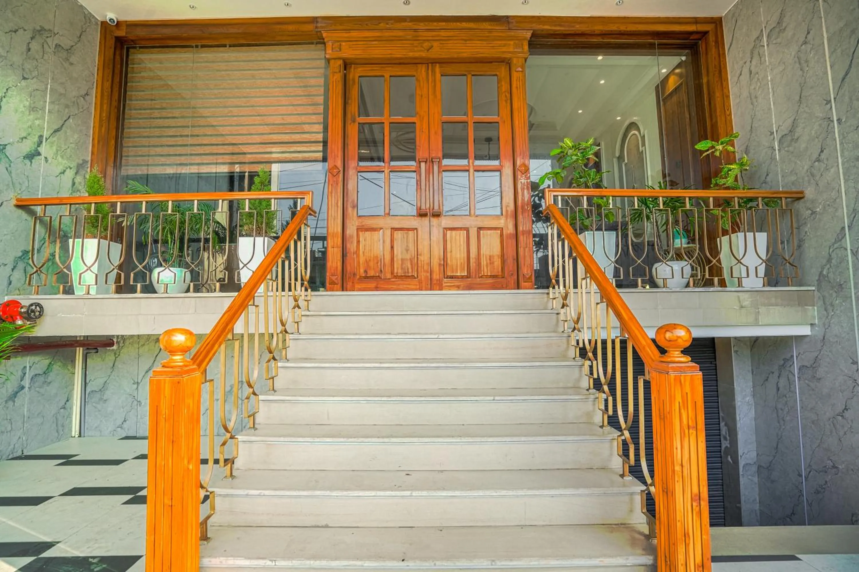 Day in Hotel Grand Cabbana By Levelup Hotels