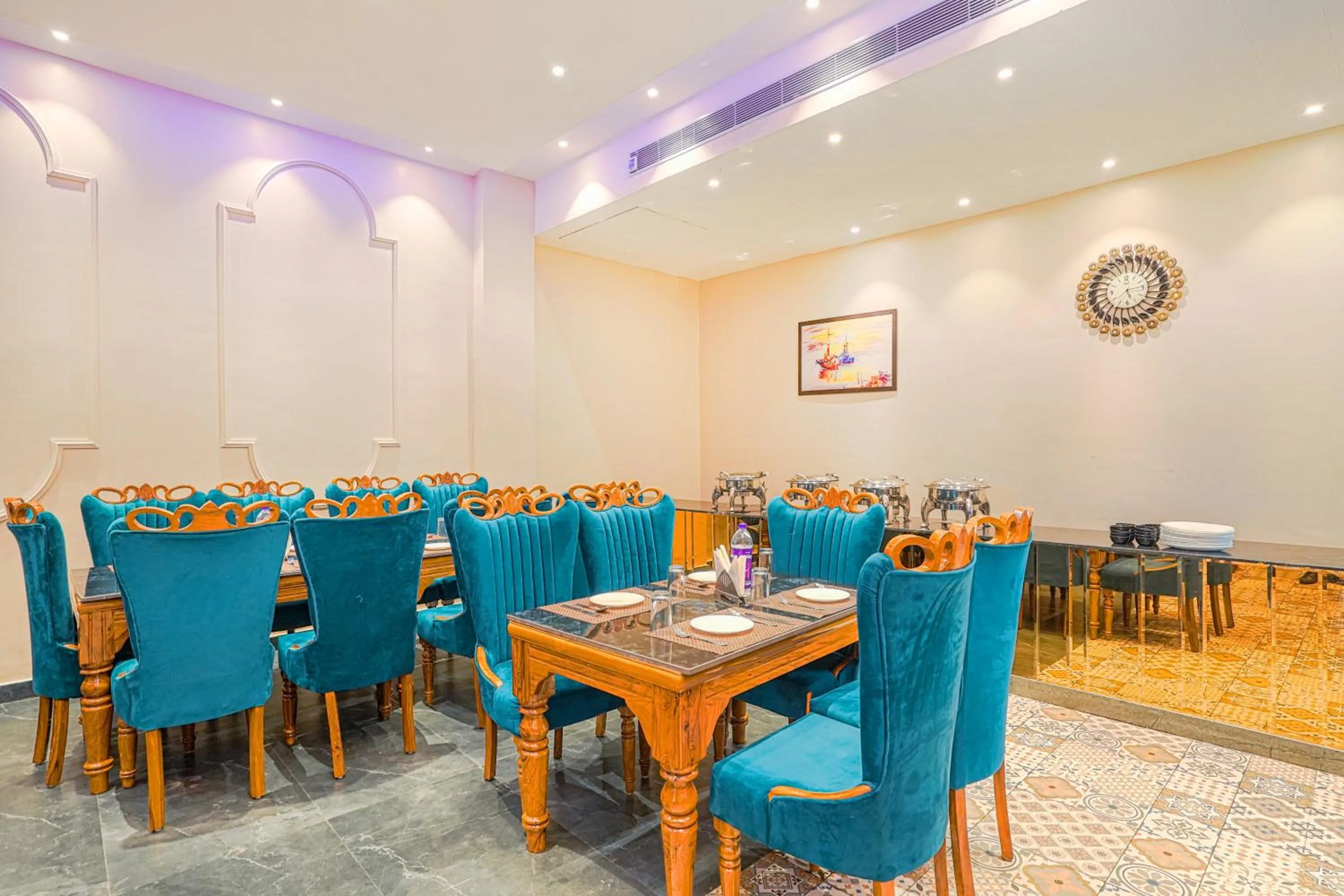 Restaurant/places to eat in Hotel Grand Cabbana By Levelup Hotels