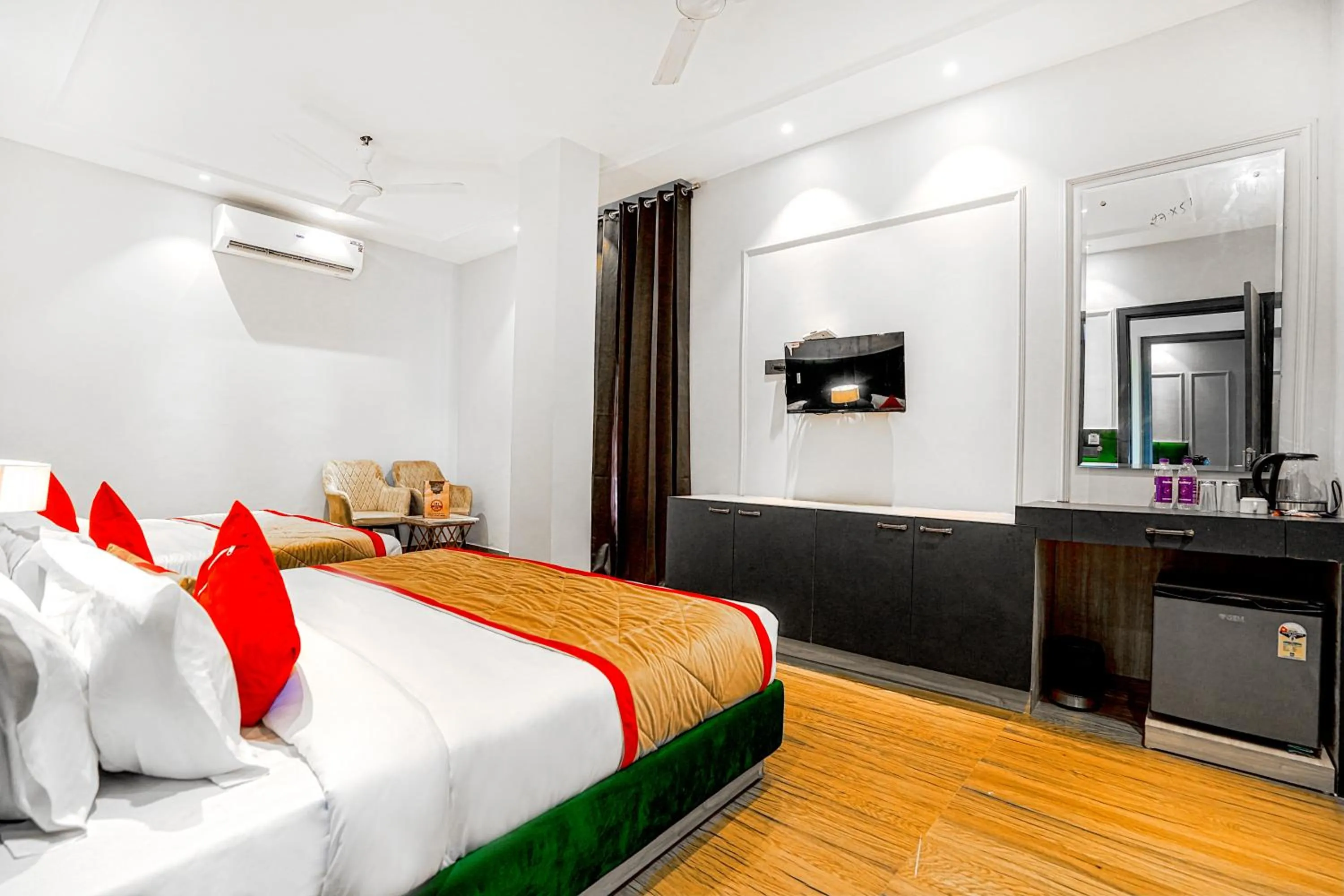 Kitchen or kitchenette, Bed in Hotel Grand Cabbana By Levelup Hotels