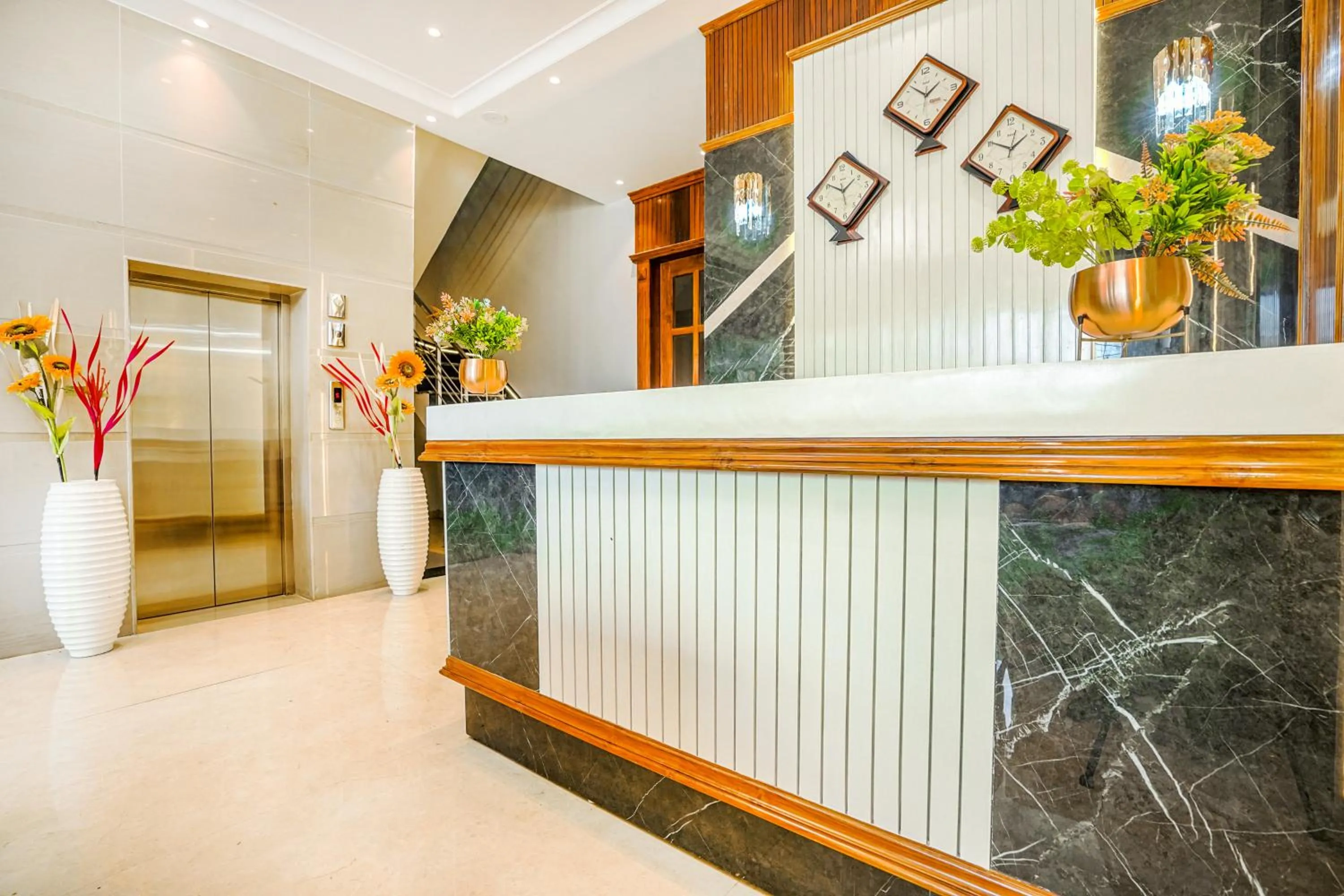 Lobby or reception in Hotel Grand Cabbana By Levelup Hotels