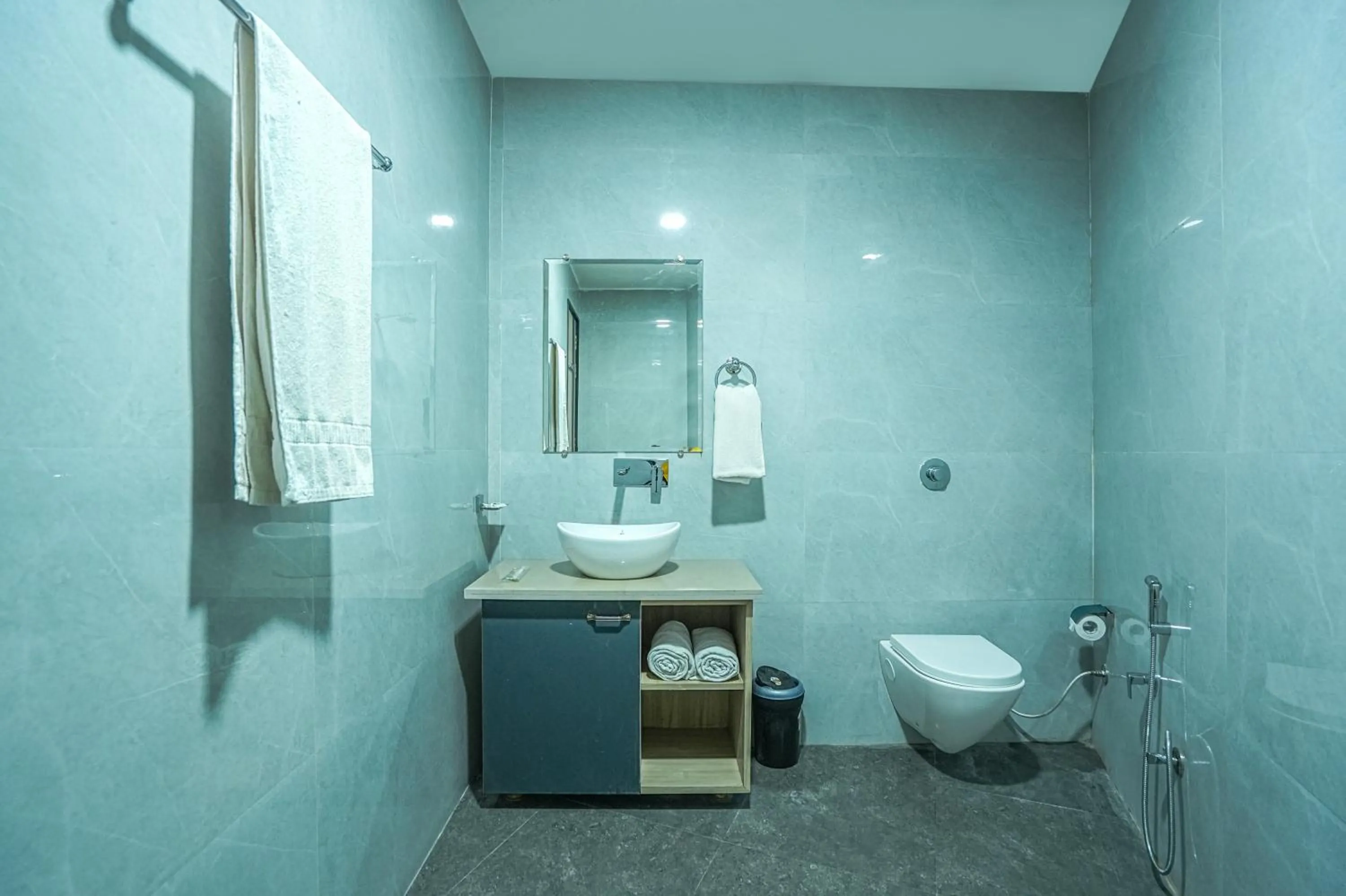 Shower in Hotel Grand Cabbana By Levelup Hotels