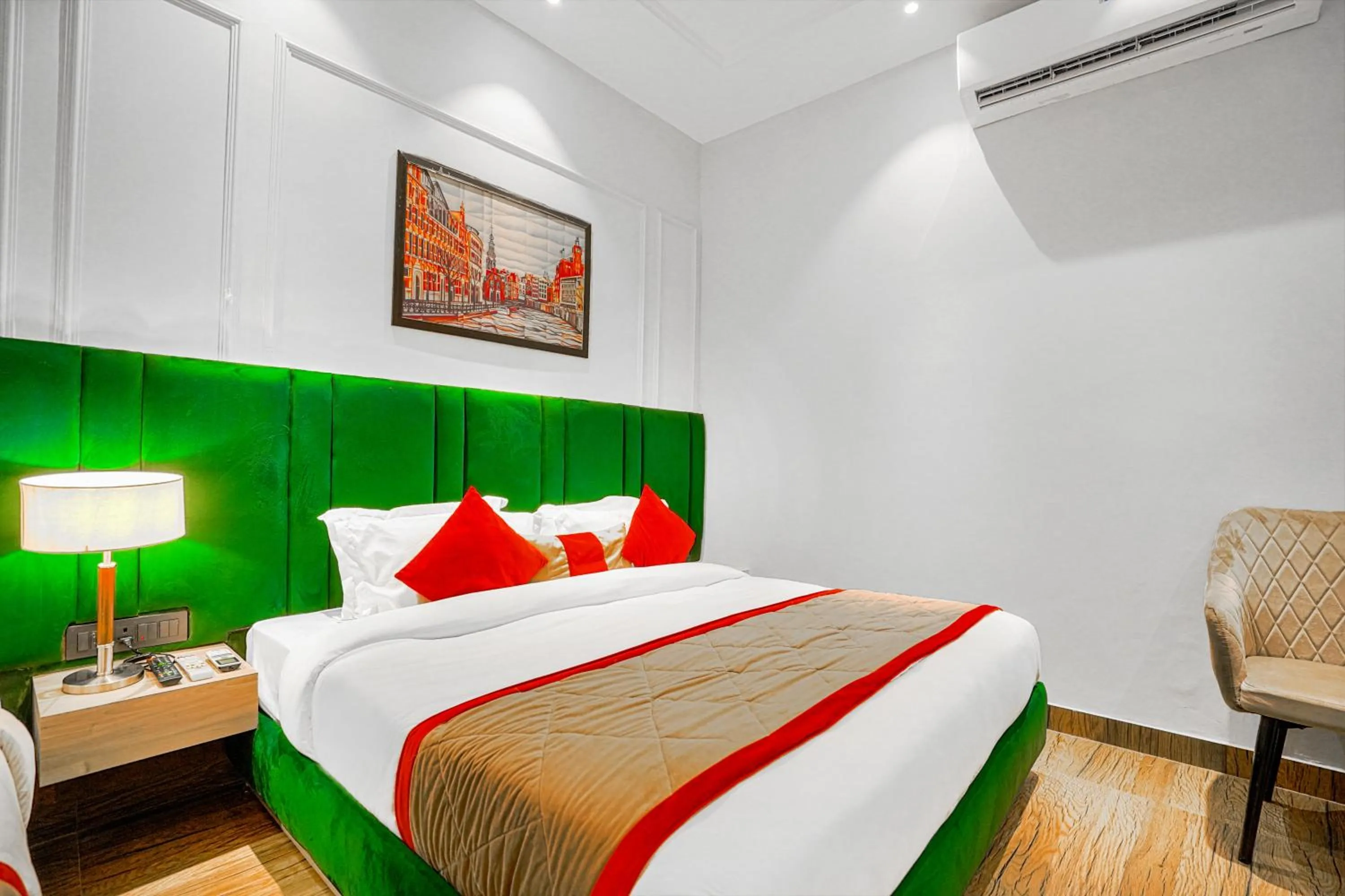 Living room, Bed in Hotel Grand Cabbana By Levelup Hotels
