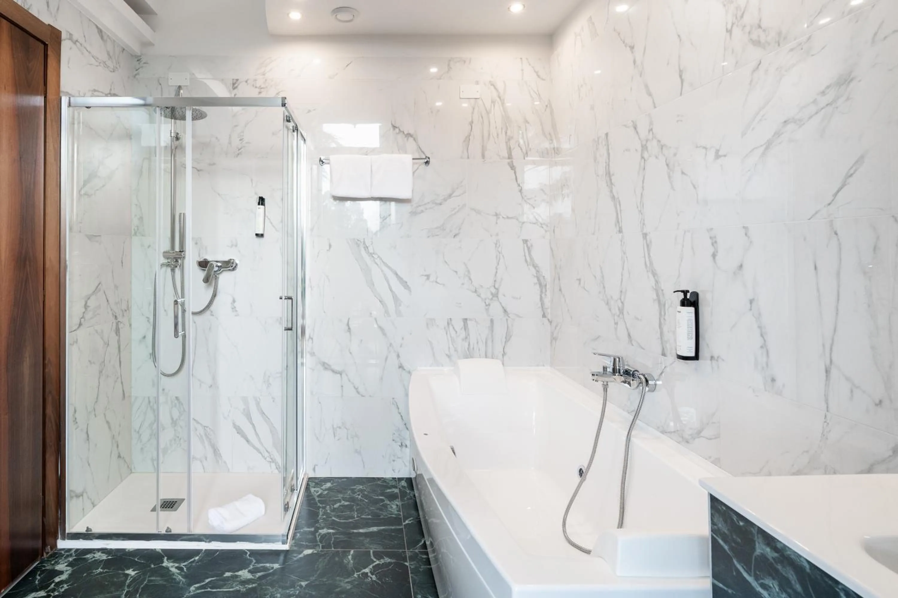 Shower in Hotel San Marco Fitness Pool & Spa