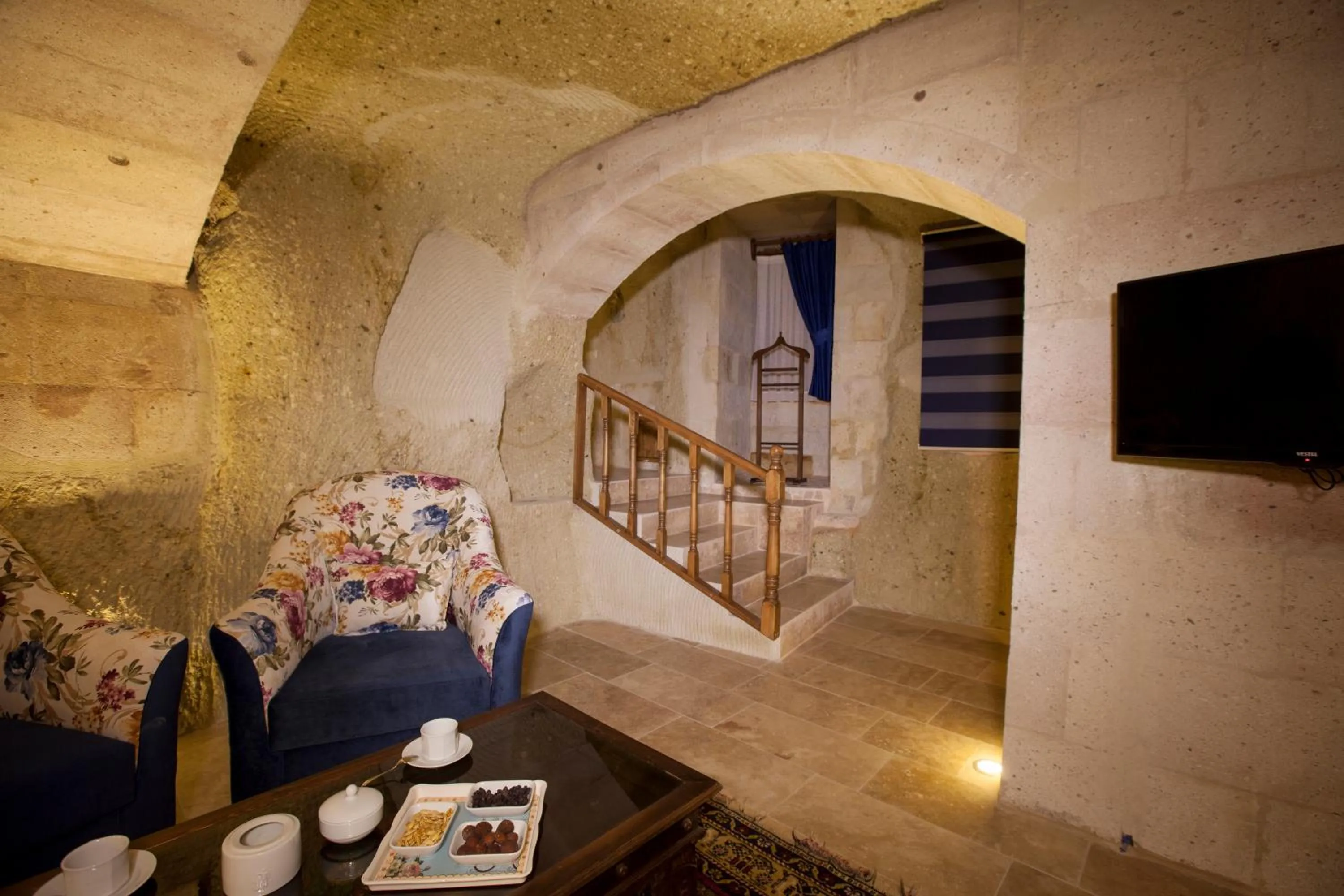 Photo of the whole room in Magic Cave House