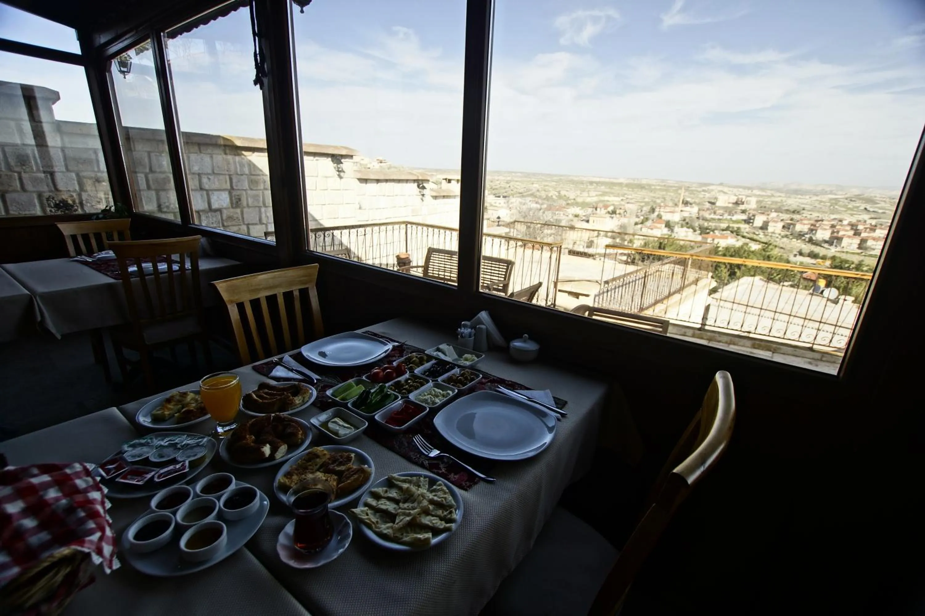 Restaurant/places to eat in Magic Cave House