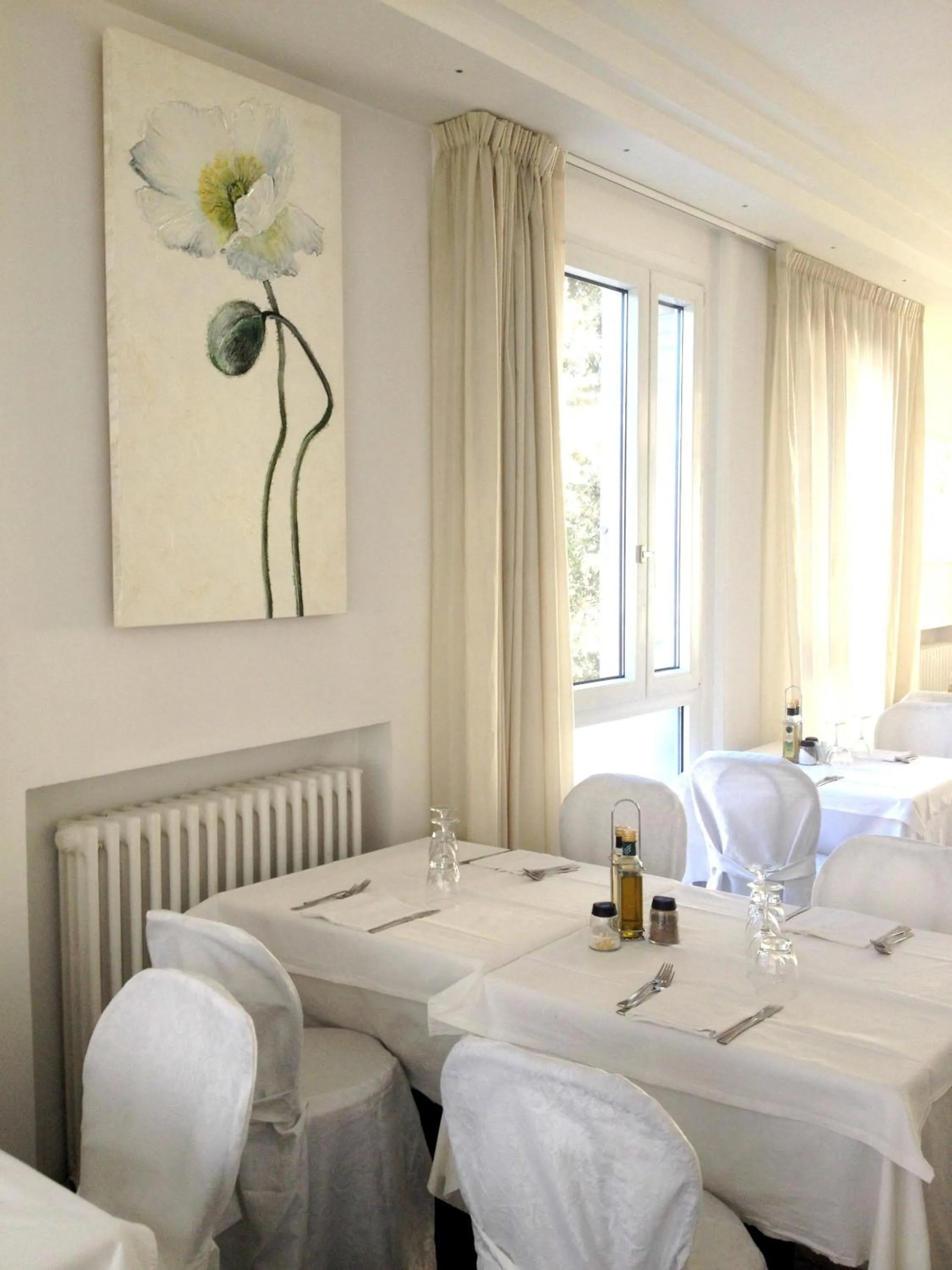 Restaurant/places to eat in Hotel Mediterraneo