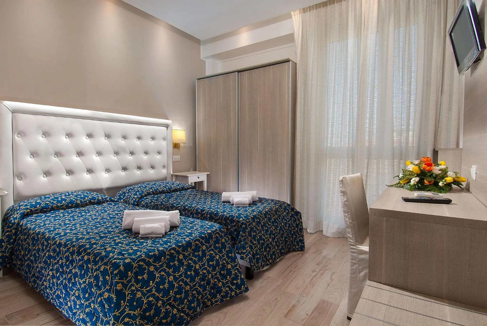 Bedroom, Bed in Hotel Mediterraneo