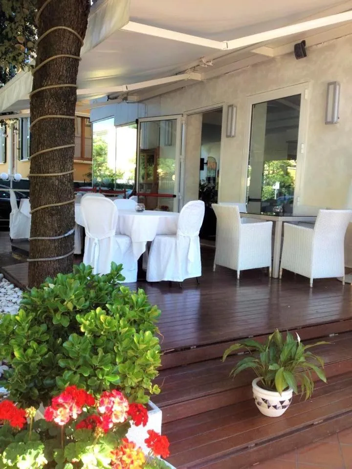 Restaurant/places to eat in Hotel Mediterraneo