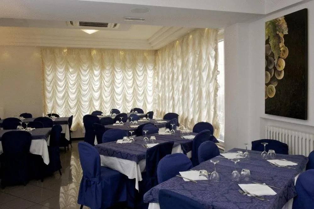 Restaurant/places to eat in Hotel Mediterraneo