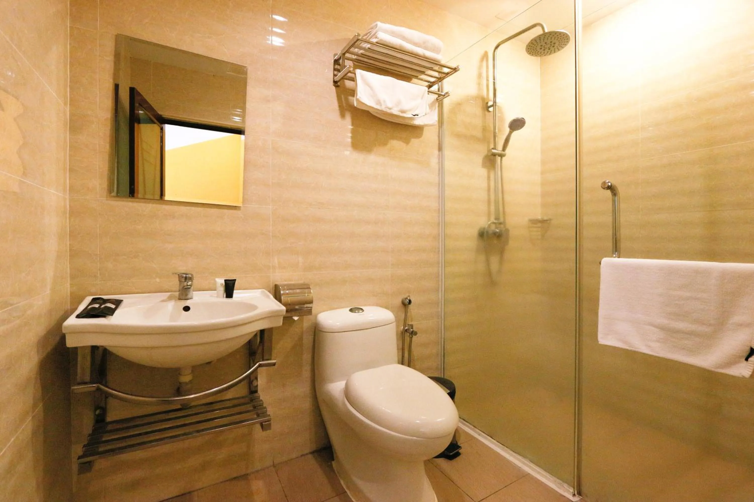 Shower in Golden Roof Hotel Ampang Ipoh