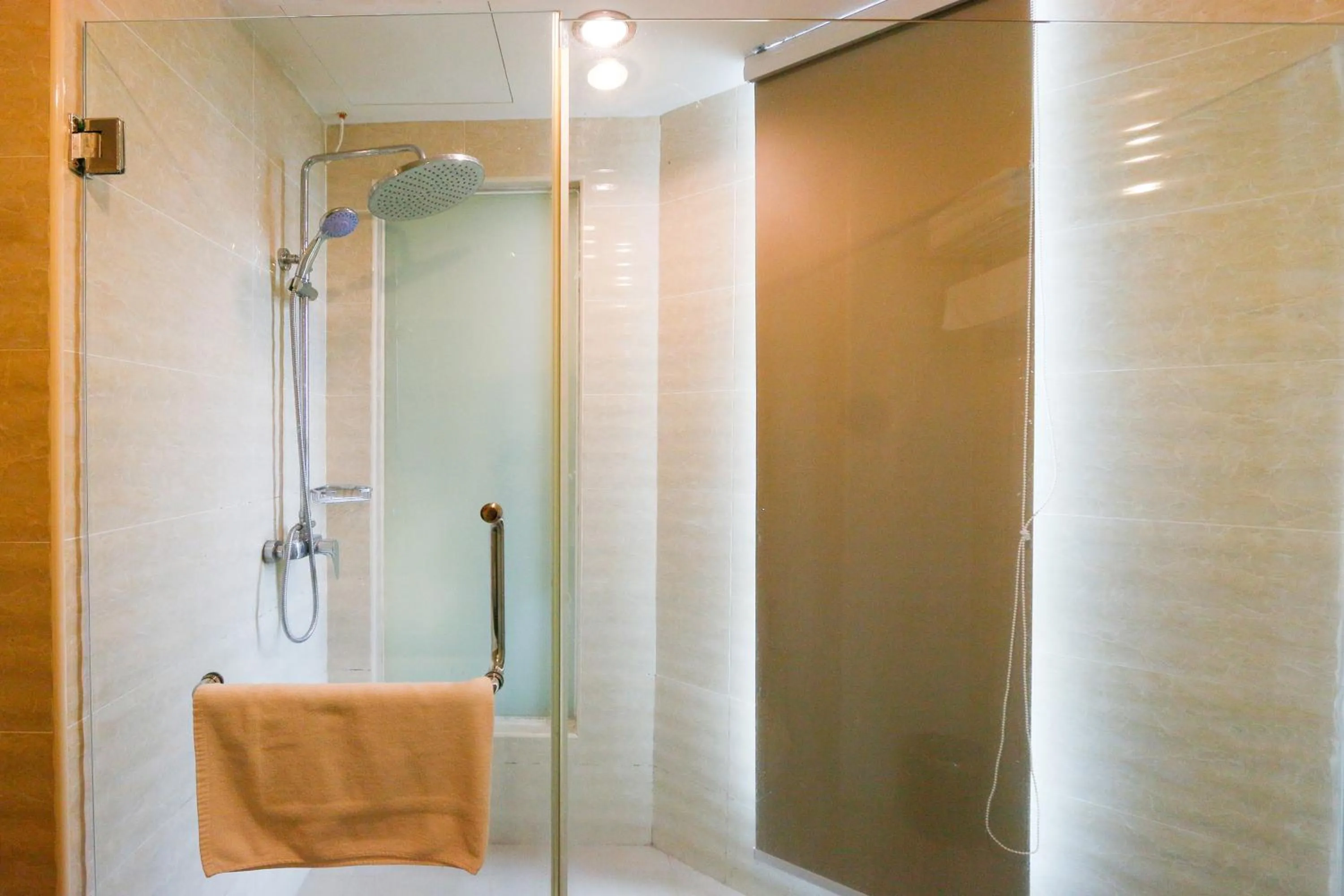 Shower in Golden Roof Hotel Ampang Ipoh