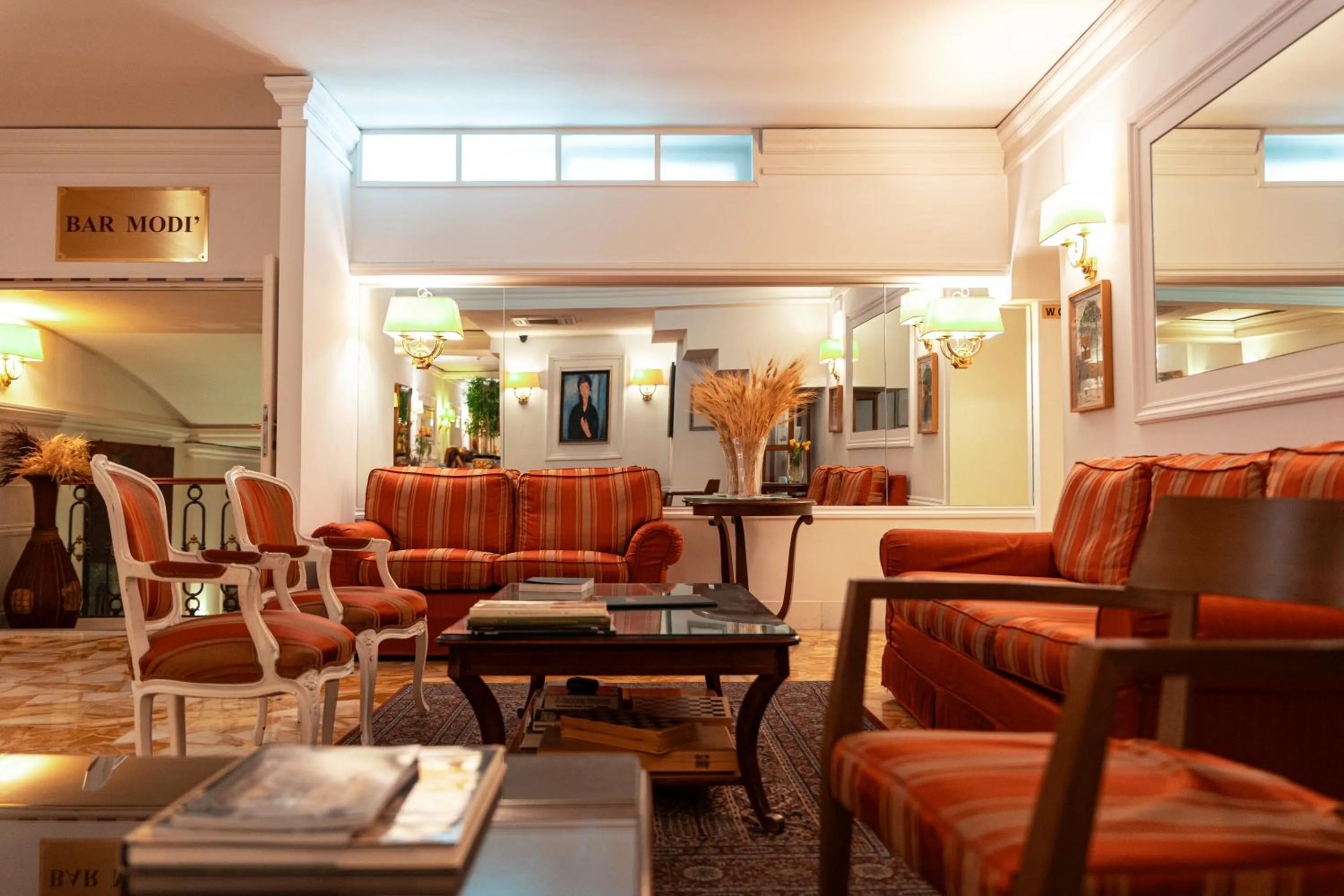 Seating area in Hotel Modigliani
