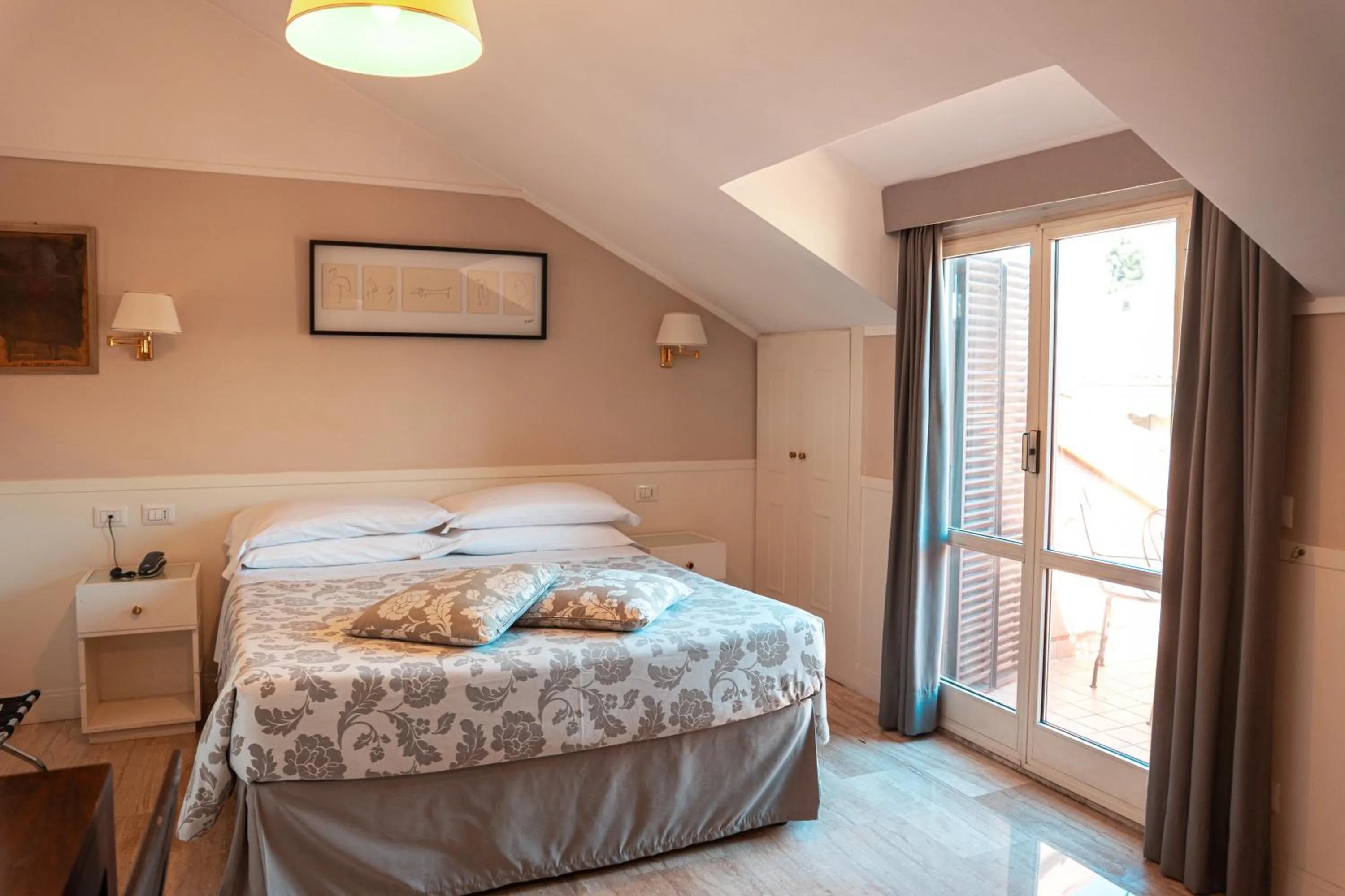 Bed in Hotel Modigliani