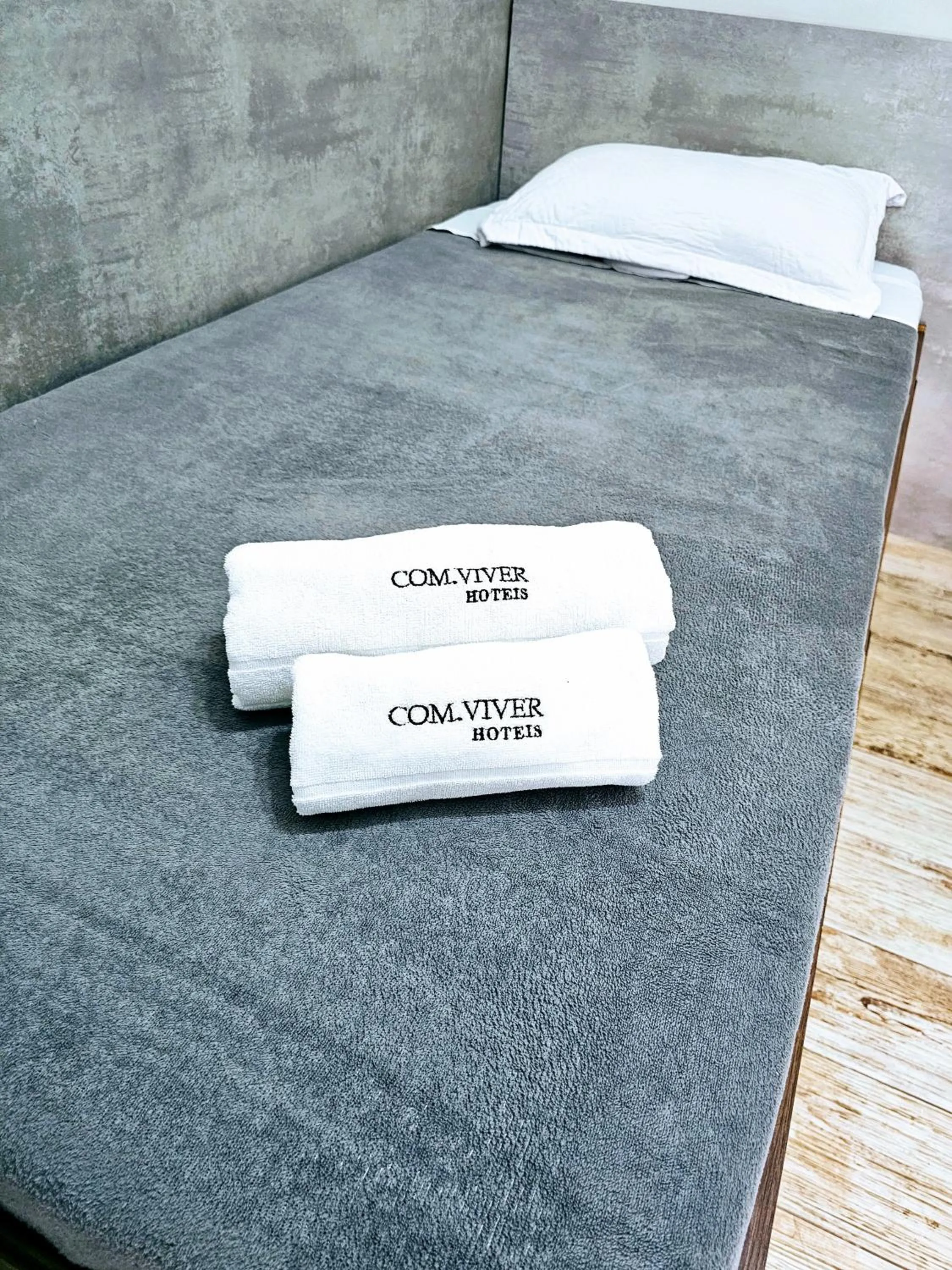 towels, Bed in Hotel Com.Viver