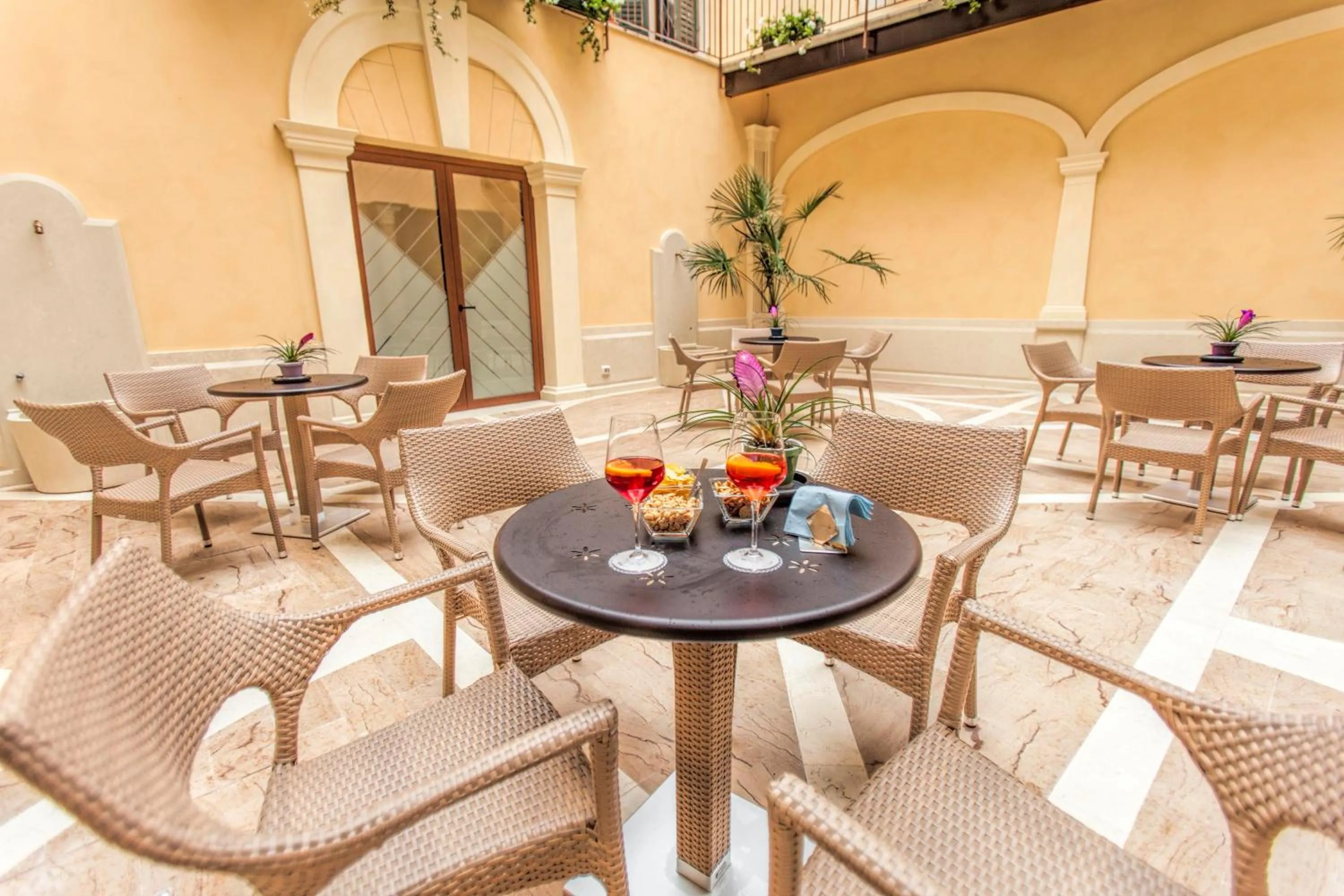 Patio in Hotel Colomba d'Oro