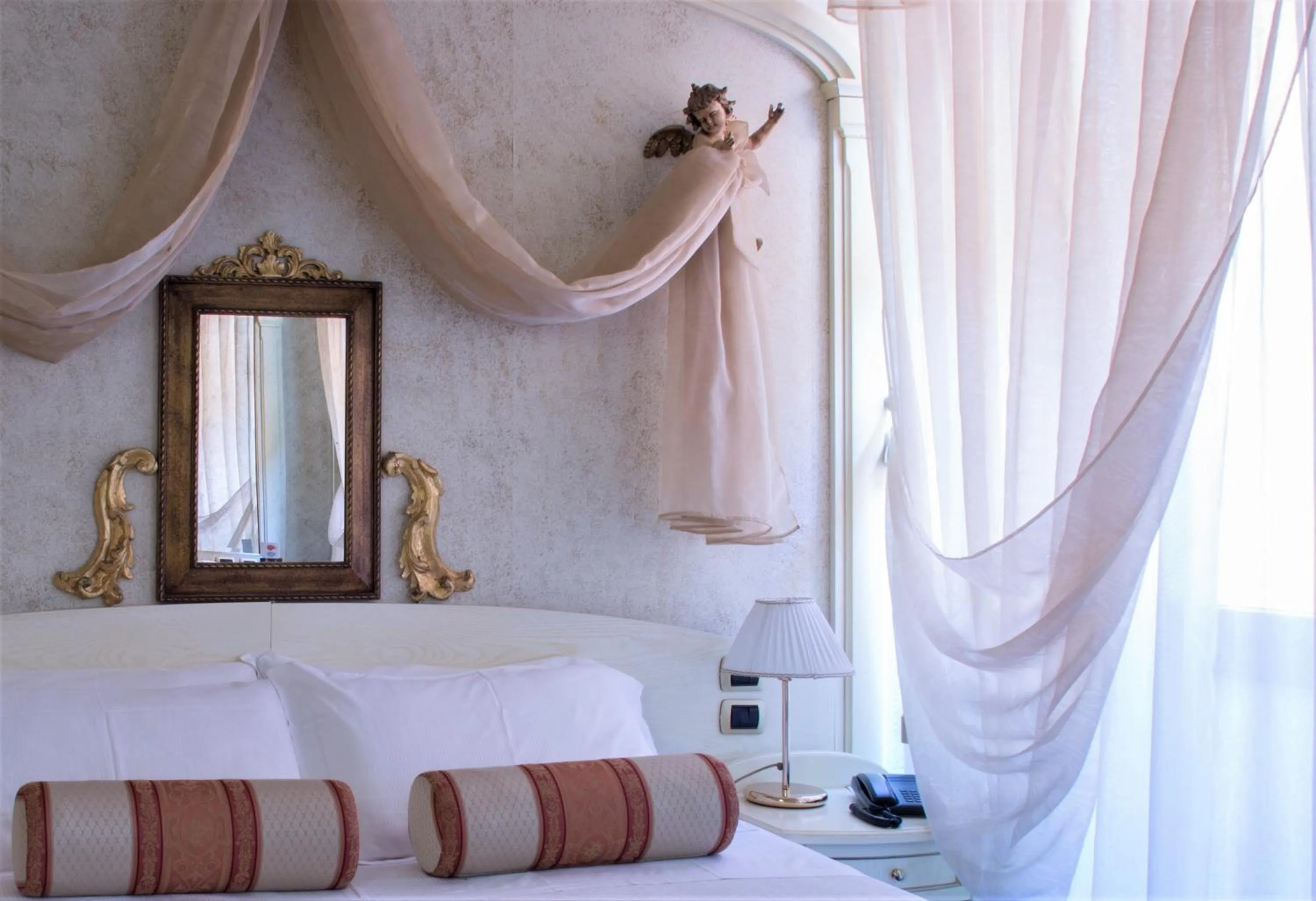 Decorative detail, Bed in Hotel Colomba d'Oro