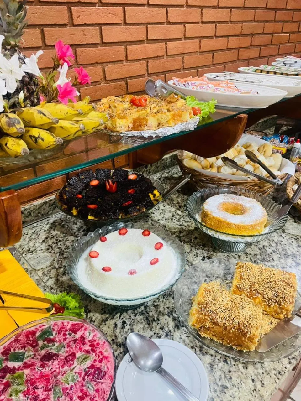 Restaurant/places to eat in Hotel Garnier