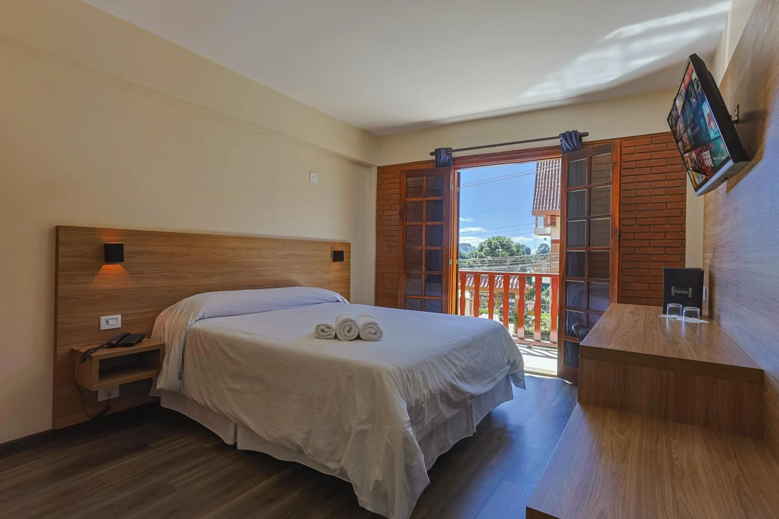 Luxury Triple Room in Hotel Garnier