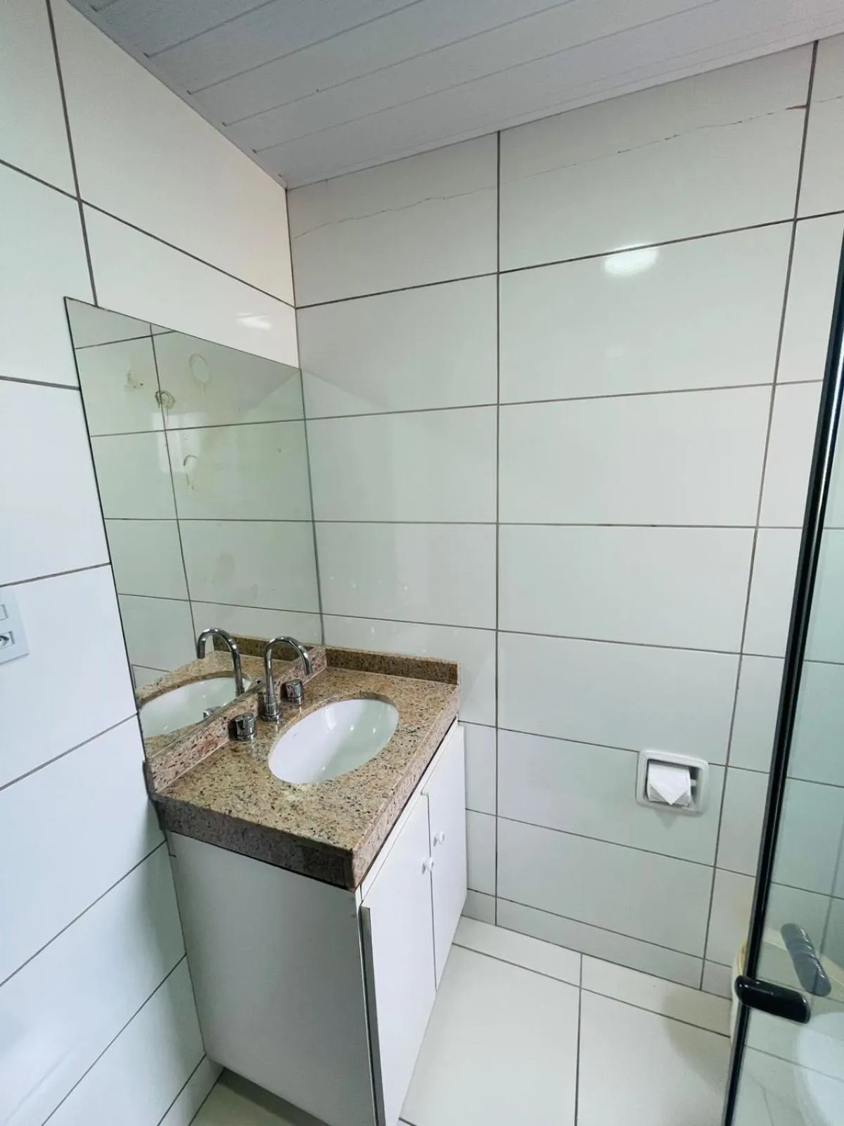 Shower in Hotel Garnier