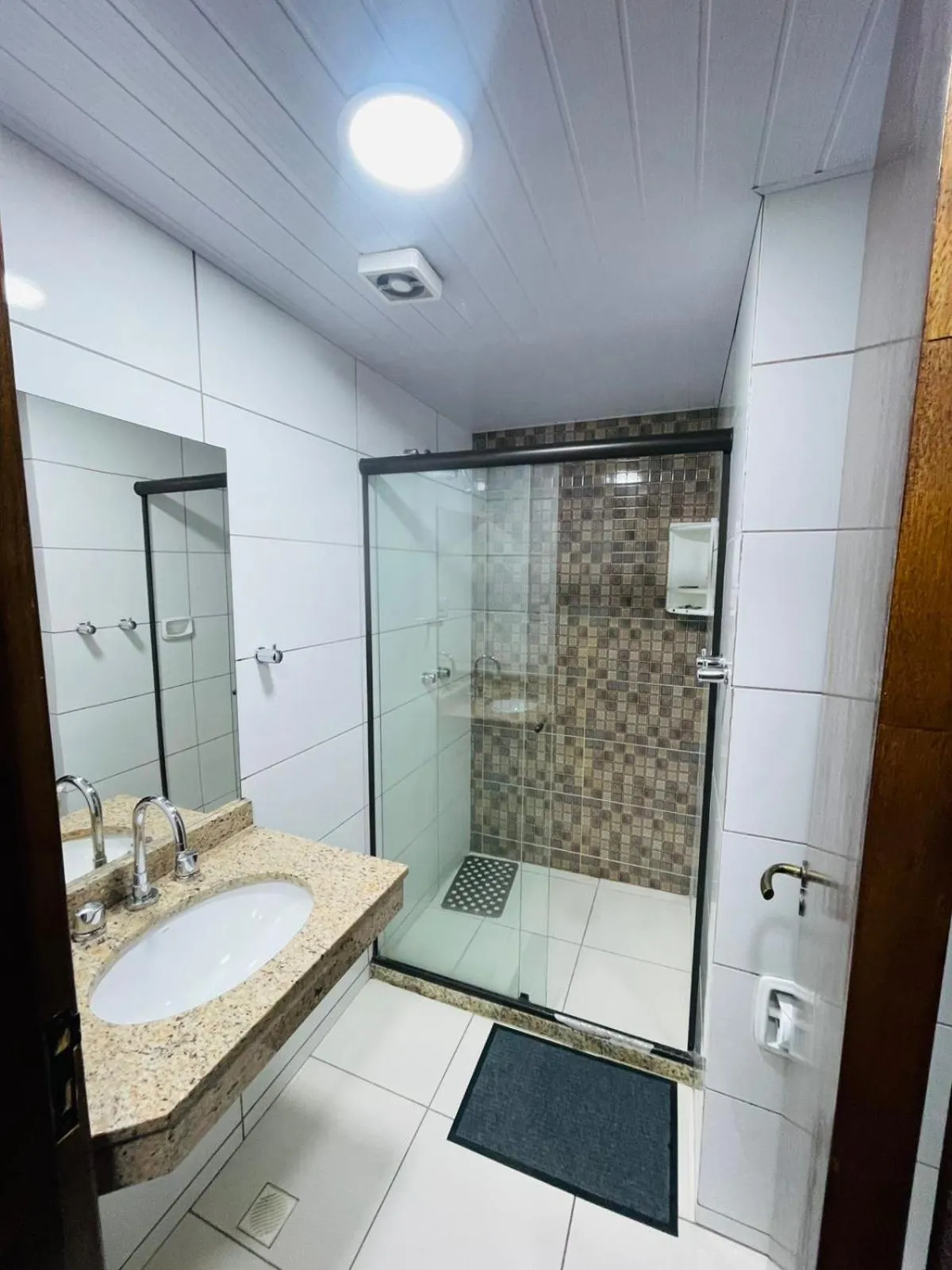 Shower in Hotel Garnier