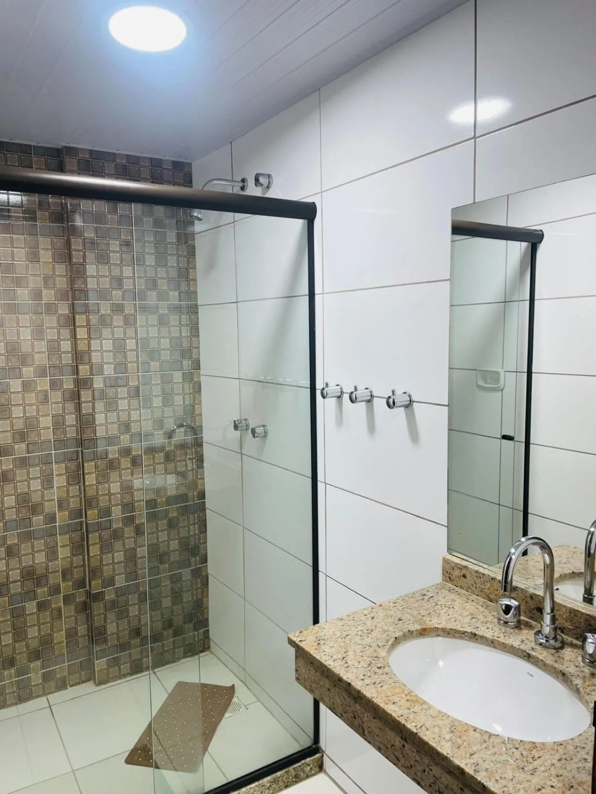 Bathroom in Hotel Garnier