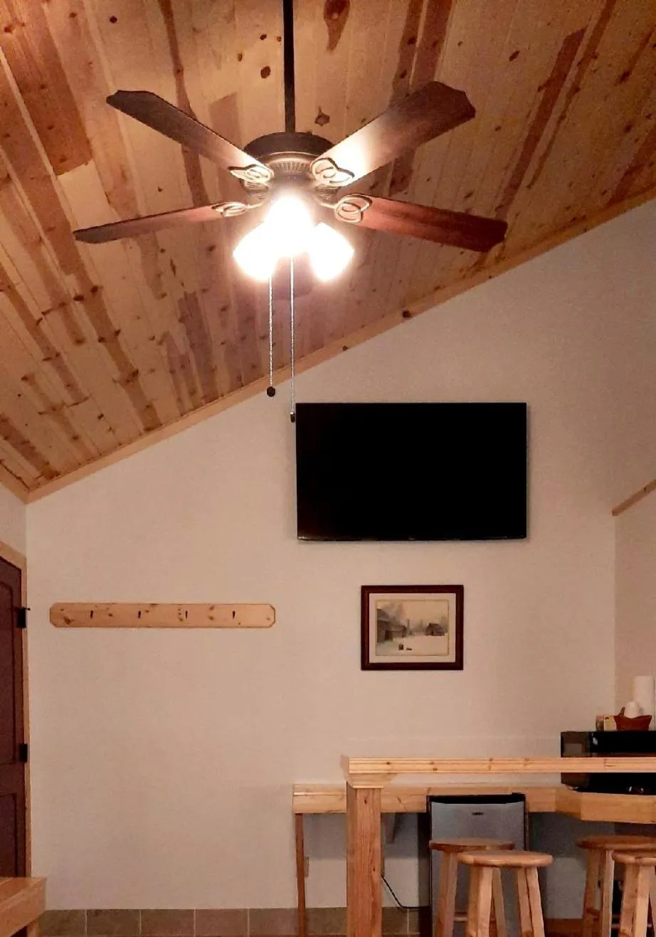 TV and multimedia in Dream Drift Motel