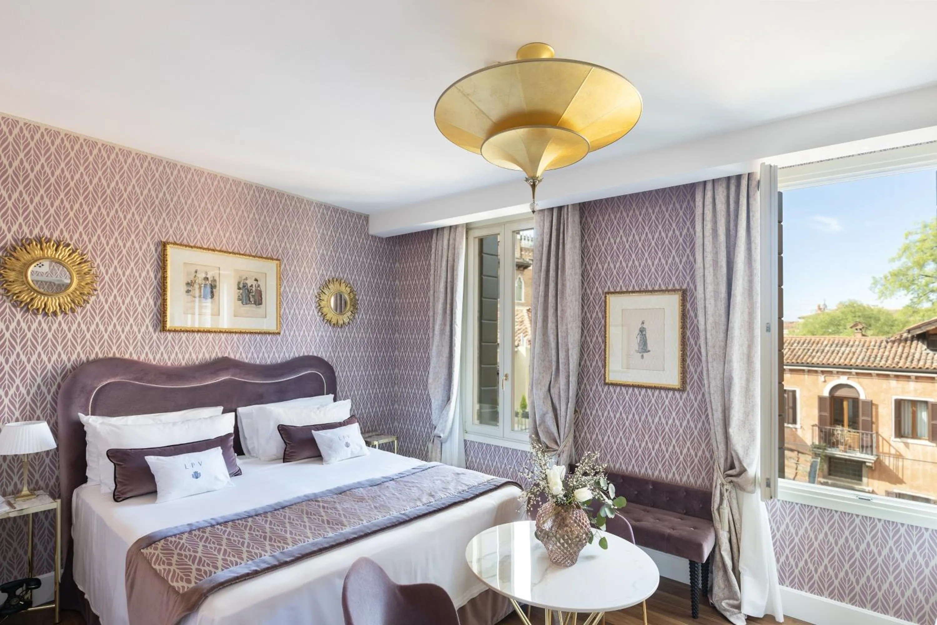 Bed in Londra Palace Venezia