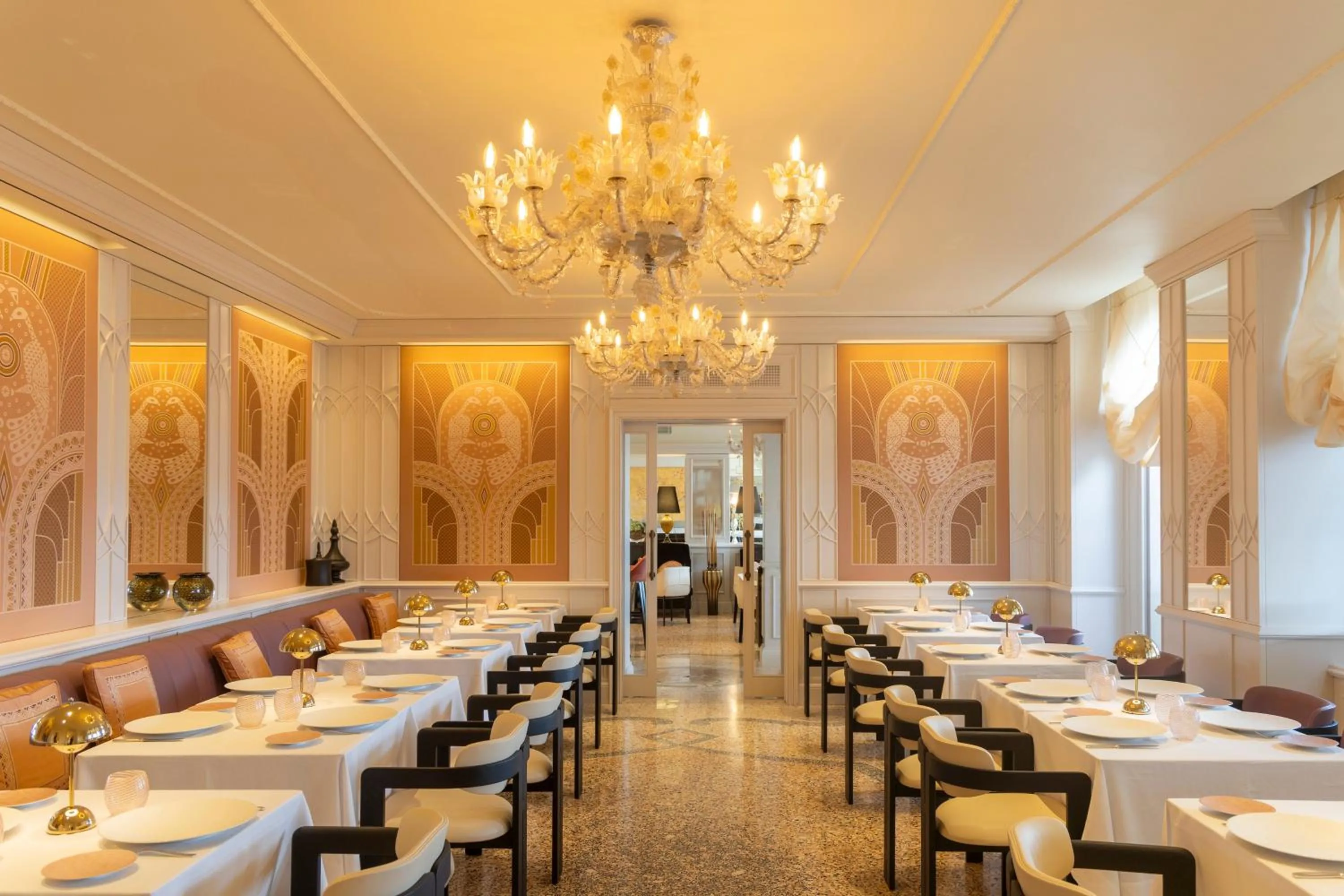 Restaurant/places to eat in Londra Palace Venezia