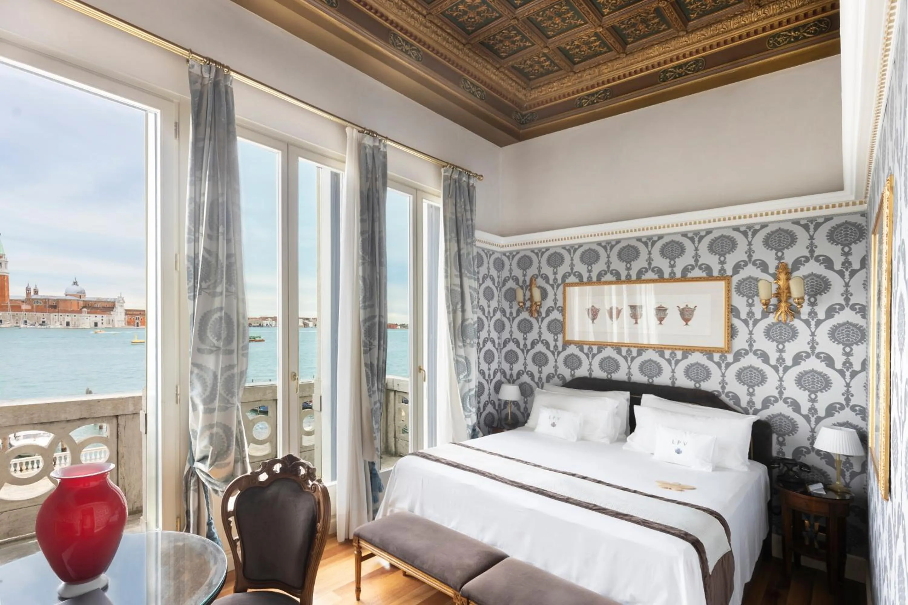 Bed in Londra Palace Venezia