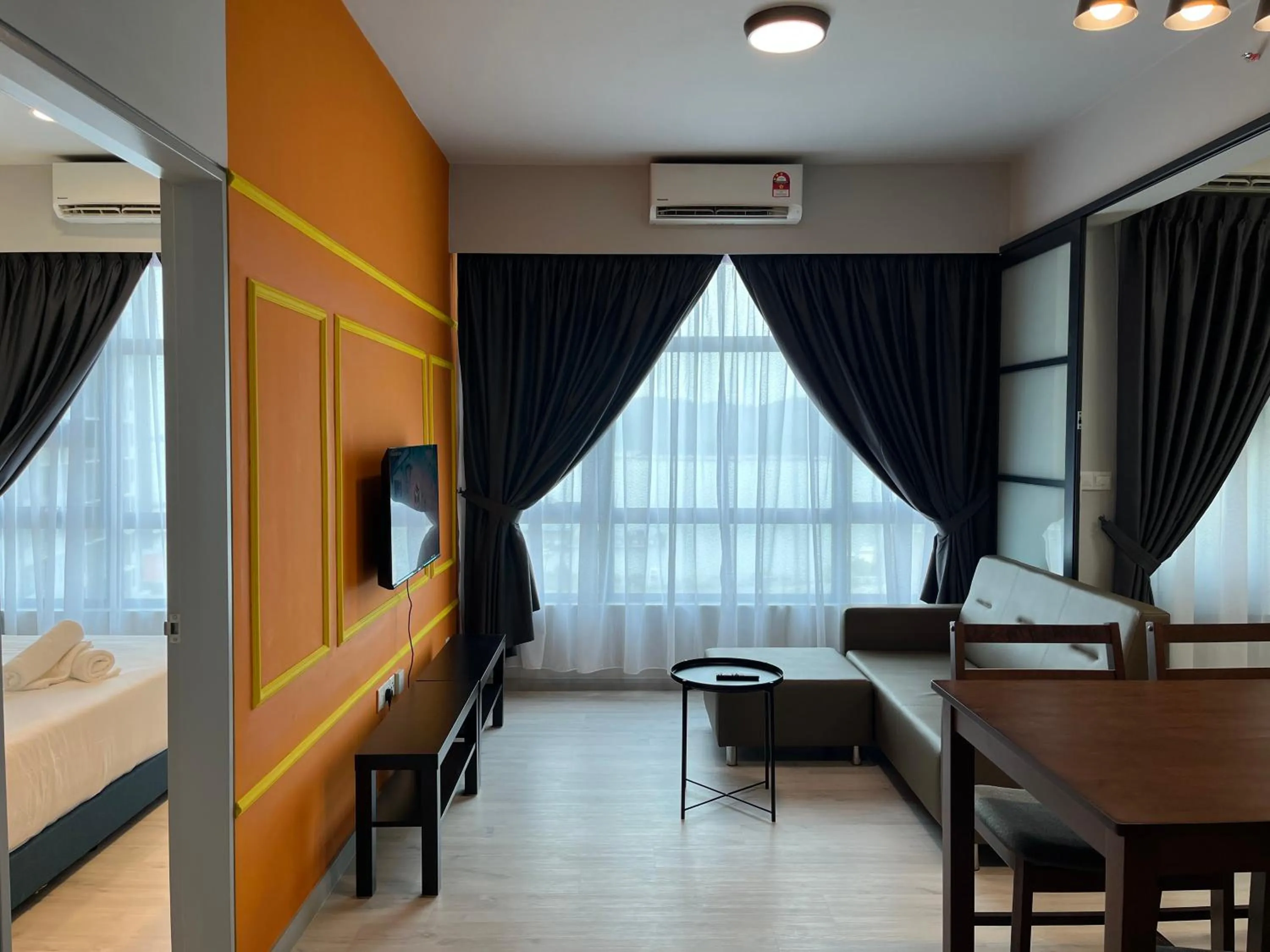 Bed in Splendours Condos@Jesselton Quay