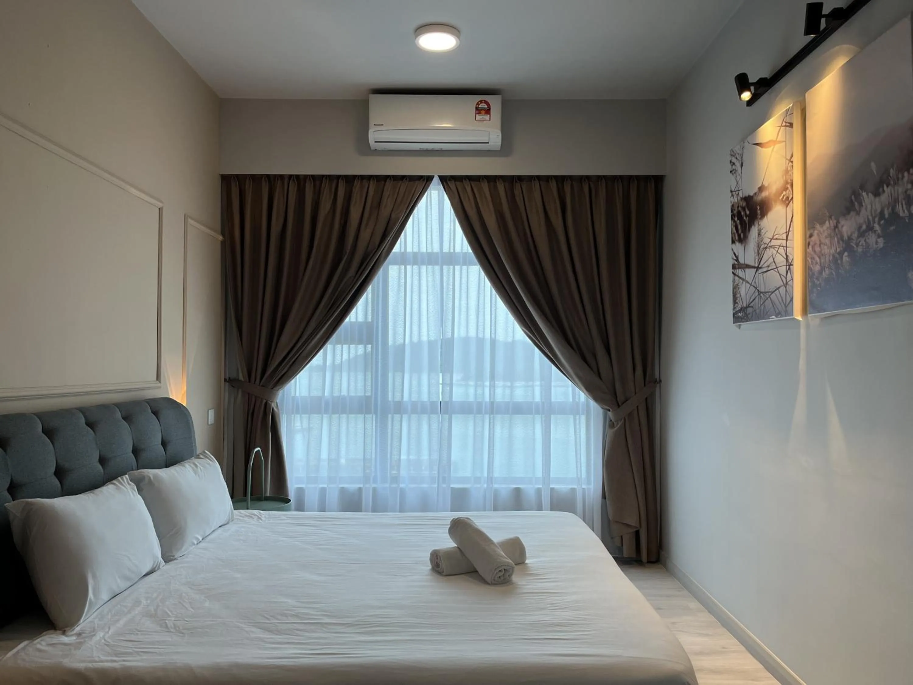 Bed in Splendours Condos@Jesselton Quay
