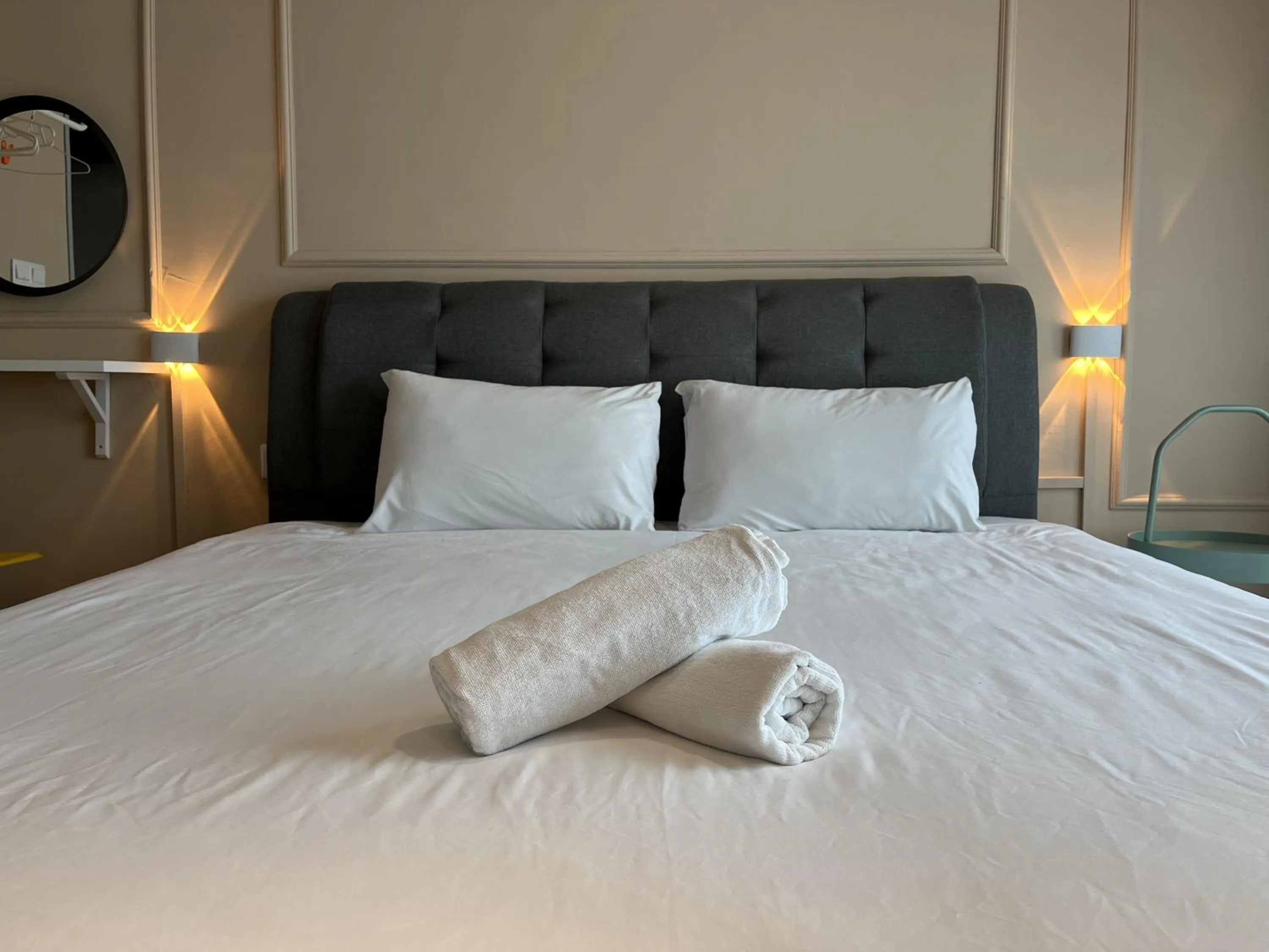 Bed in Splendours Condos@Jesselton Quay