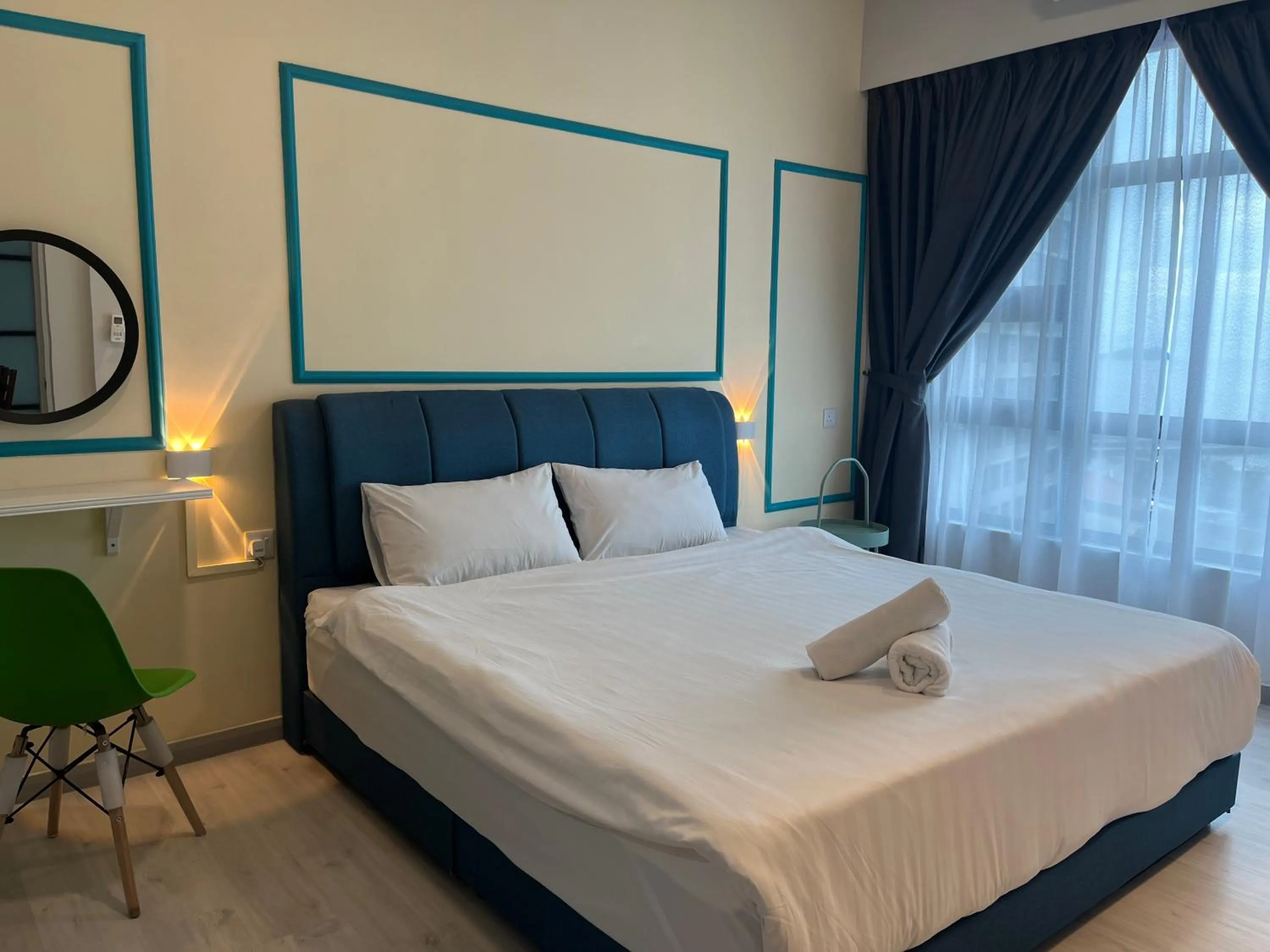 Bed in Splendours Condos@Jesselton Quay