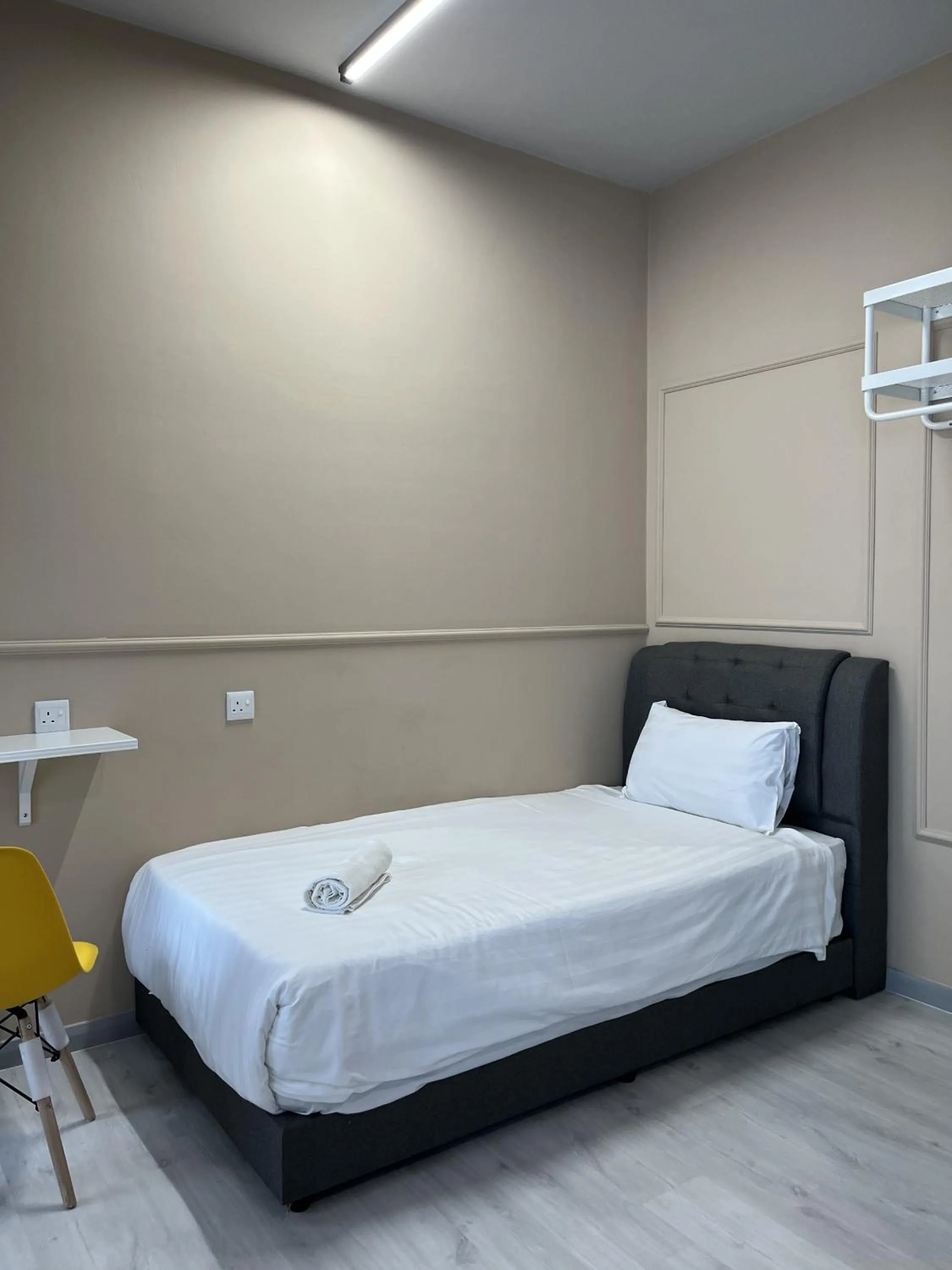 Bed in Splendours Condos@Jesselton Quay