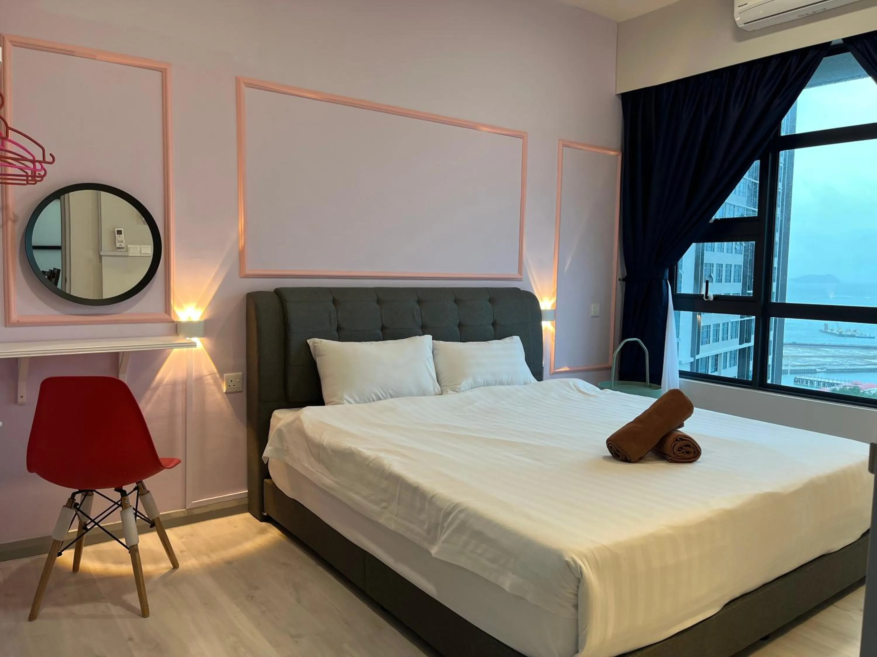 Bed in Splendours Condos@Jesselton Quay