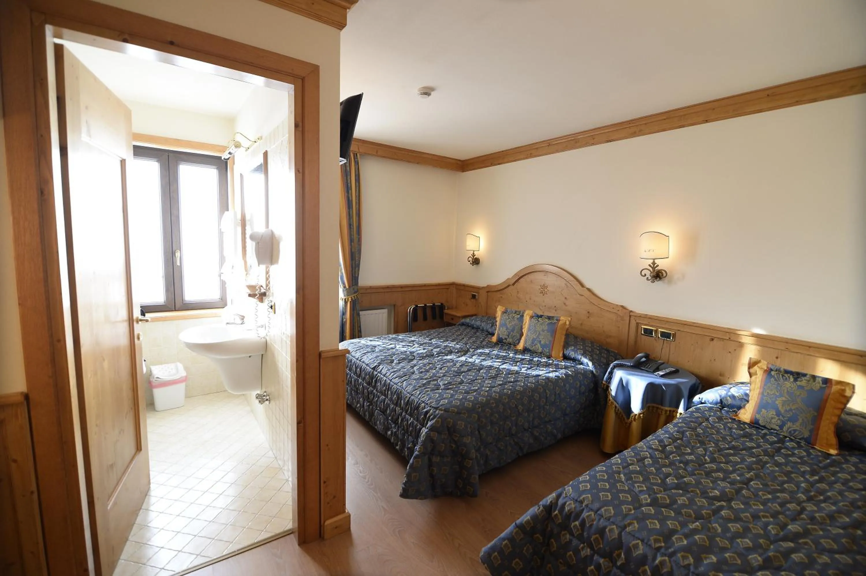 Bed in Albergo Valbella