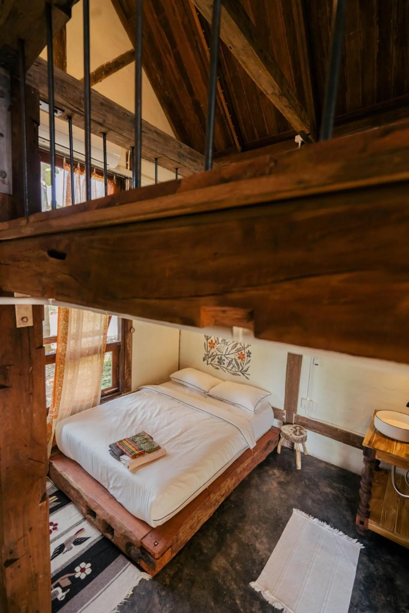 Property building, Bed in THE RIVER RUNS CHIANG KLANG