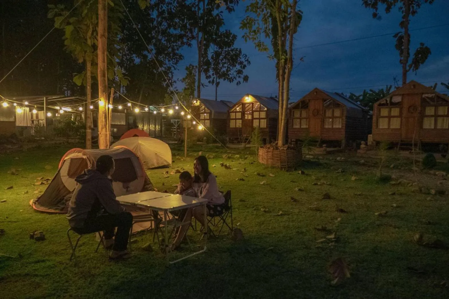 People in THE RIVER RUNS CHIANG KLANG
