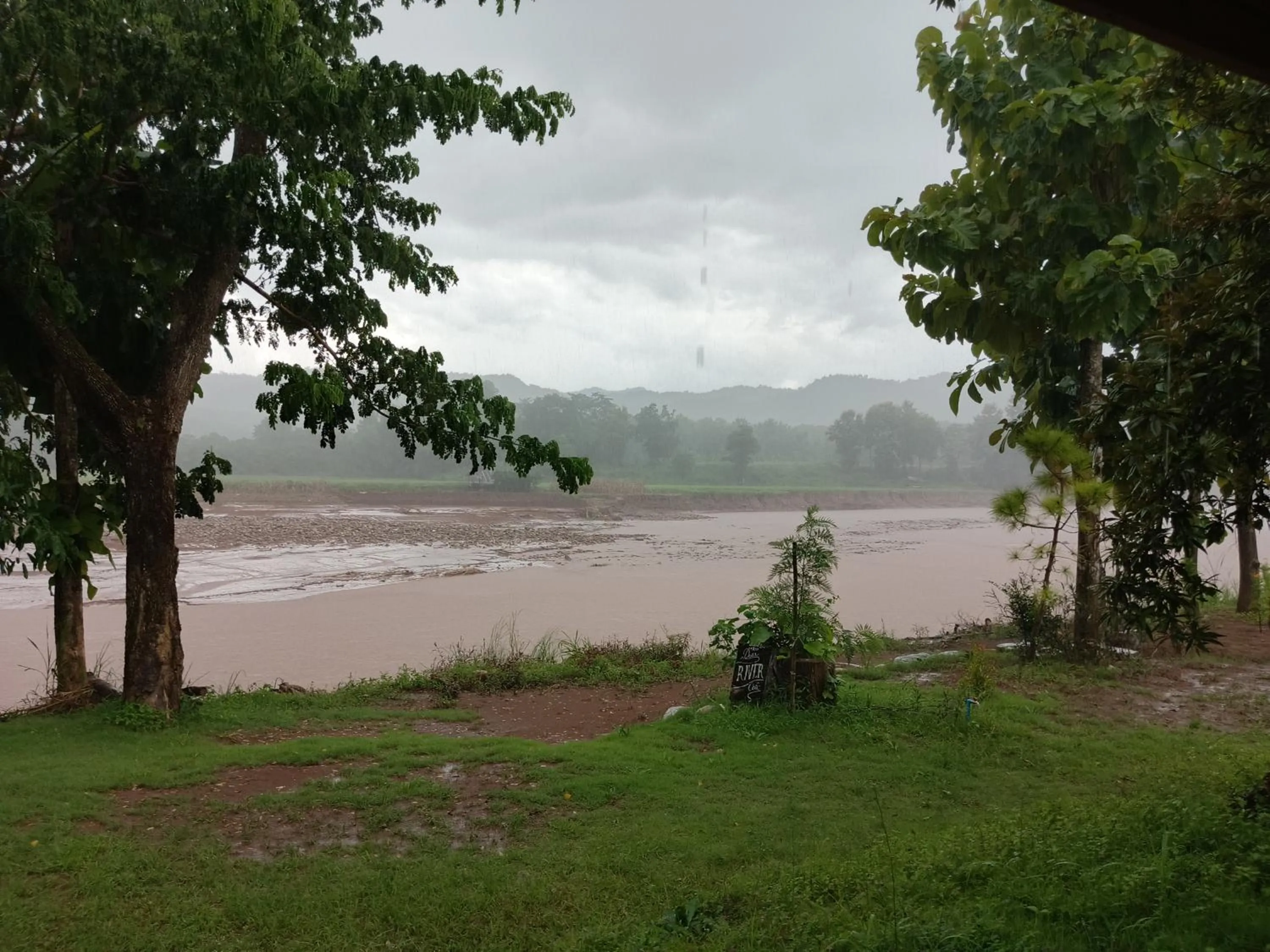 Restaurant/places to eat in THE RIVER RUNS CHIANG KLANG