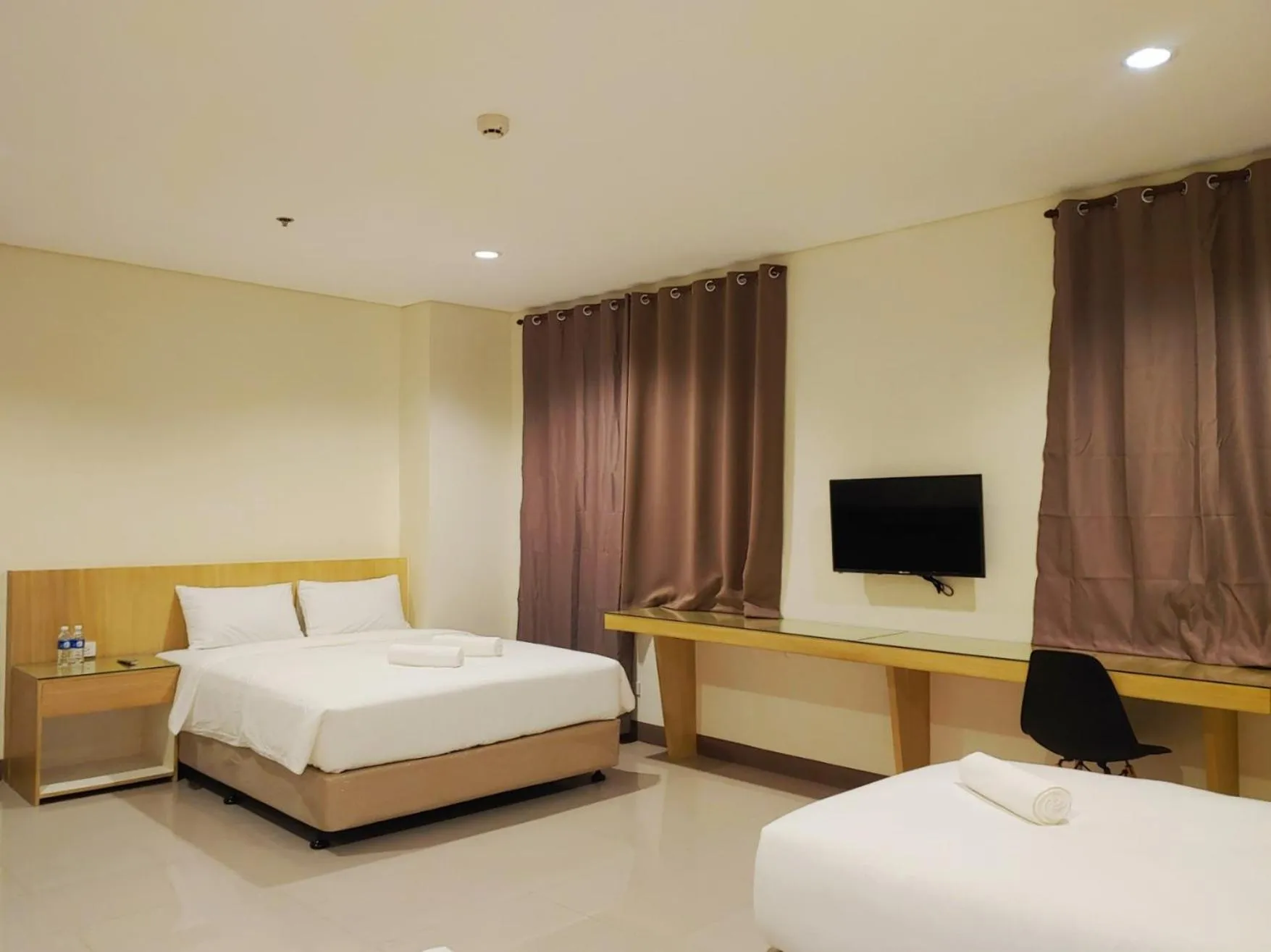 Photo of the whole room, Bed in Kaizen Suites