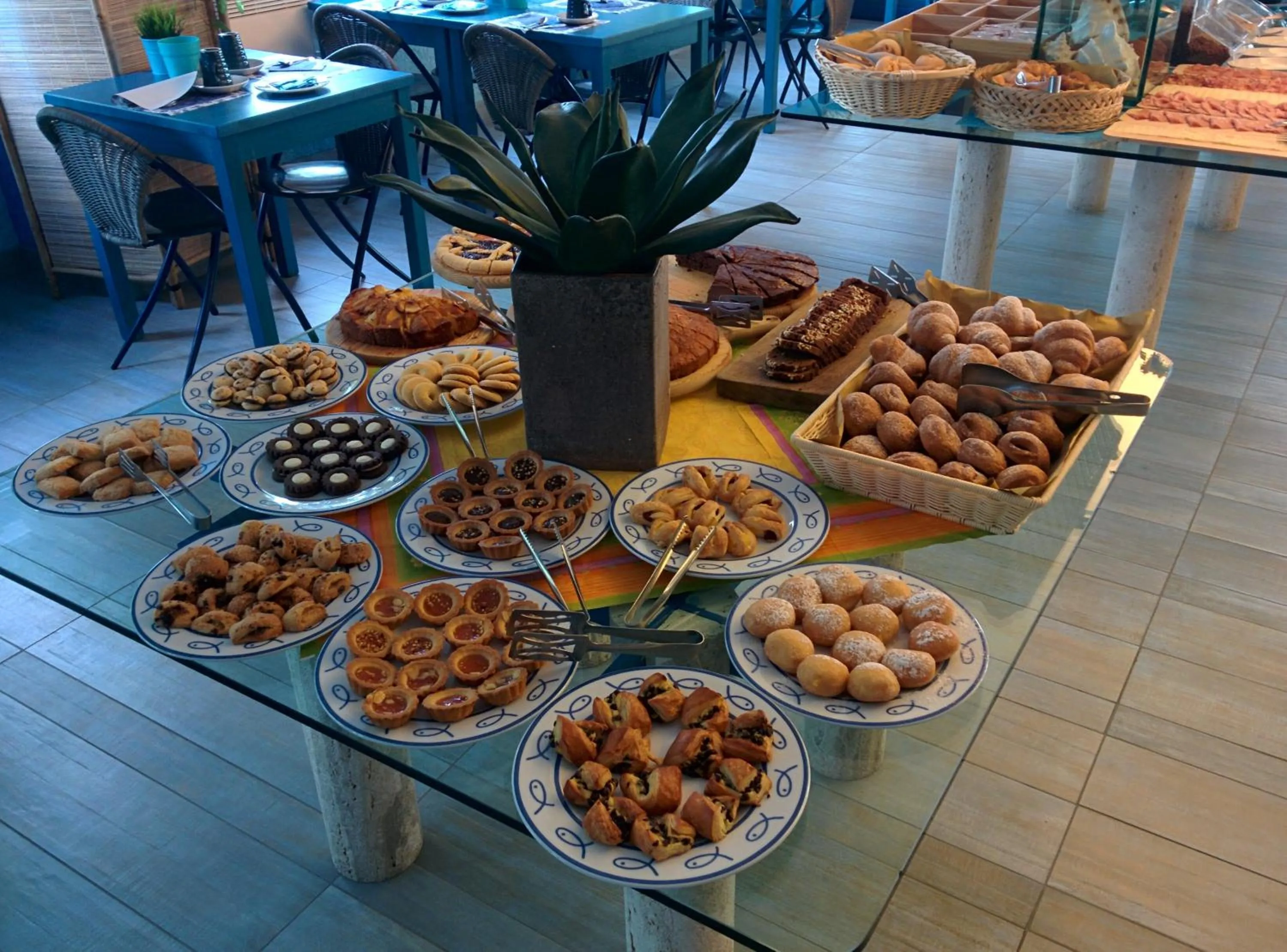 Restaurant/places to eat in Hotel Napoleon