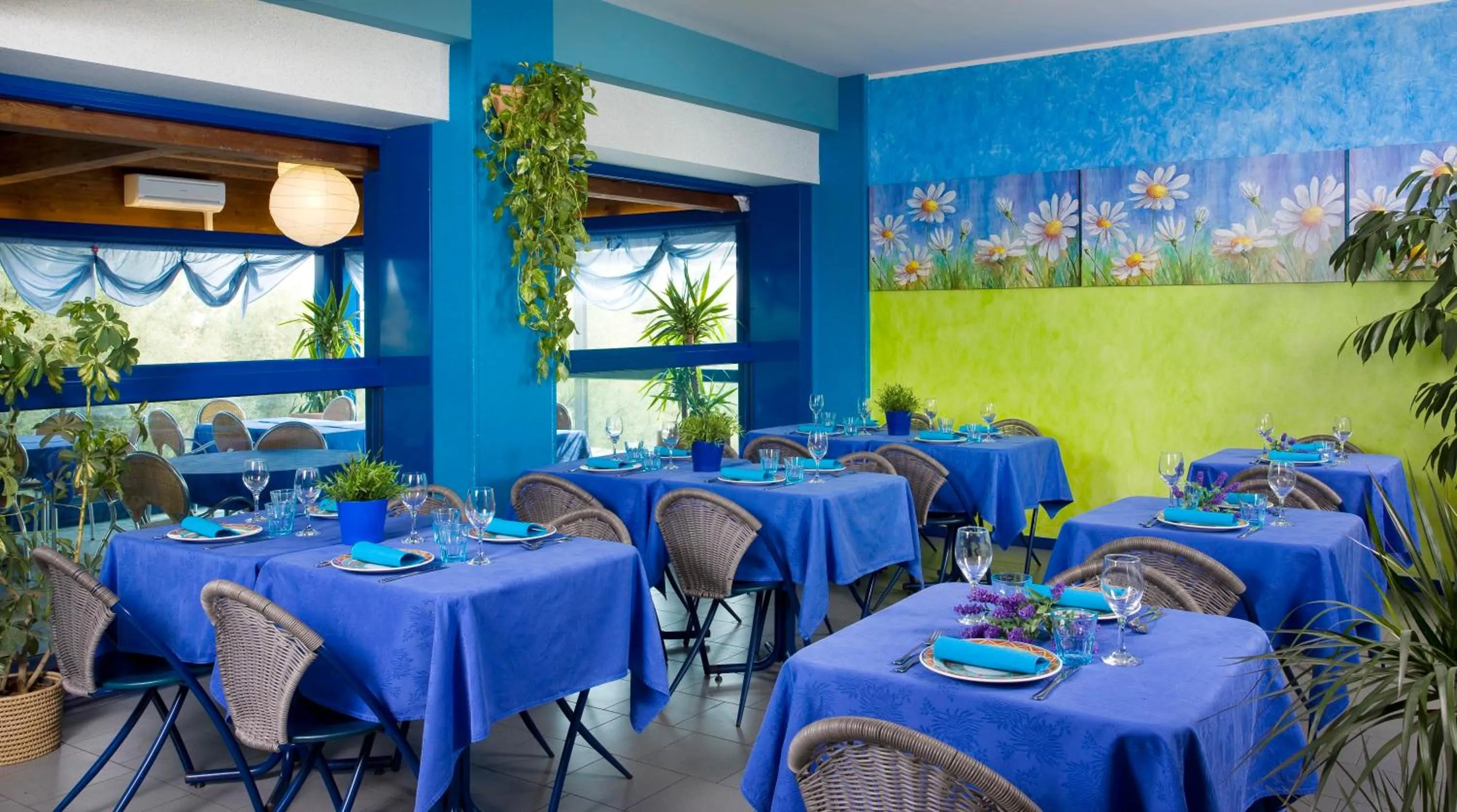 Restaurant/places to eat in Hotel Napoleon