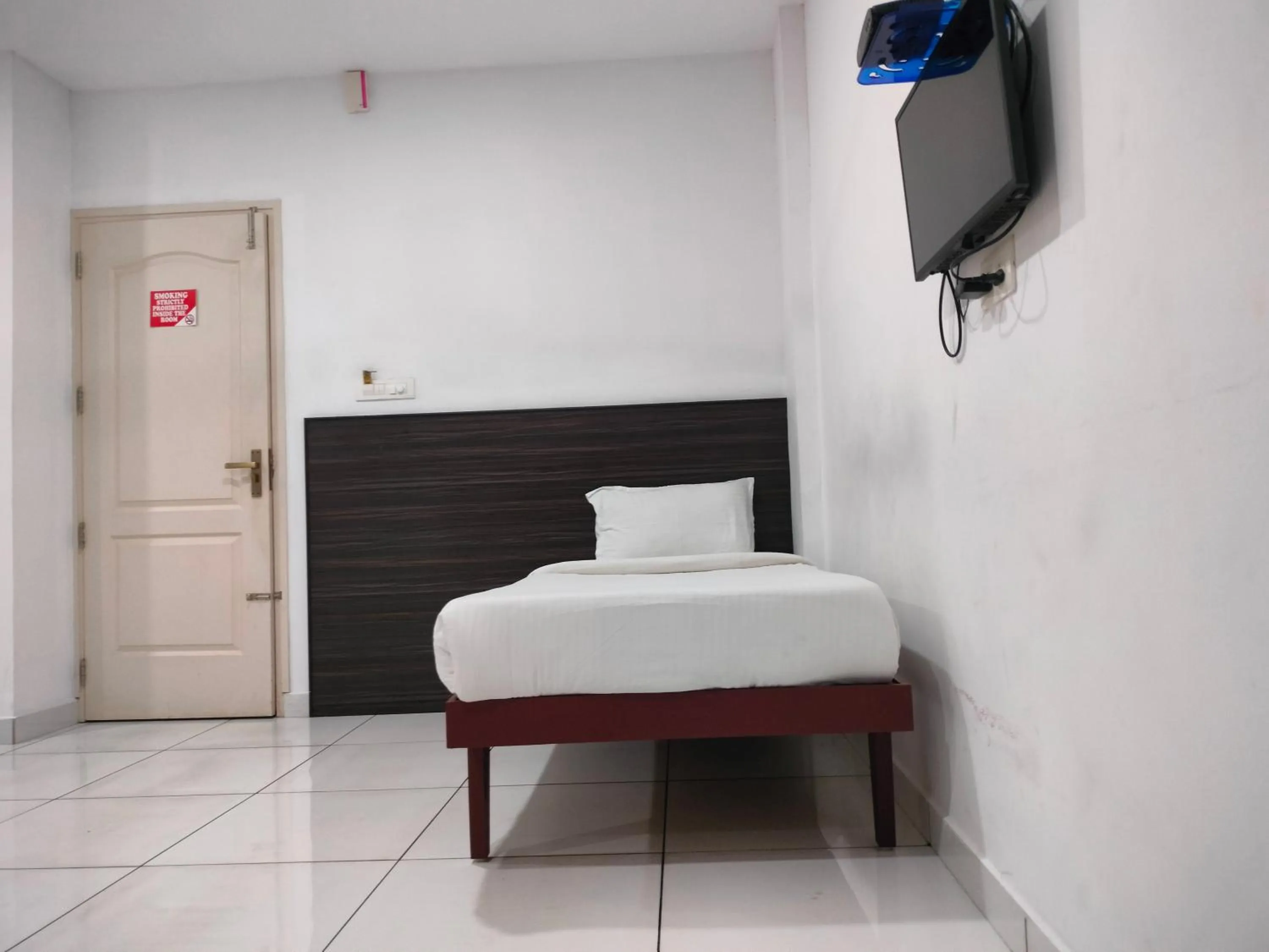 Bed in Kings Fort Rooms Thrippunithura