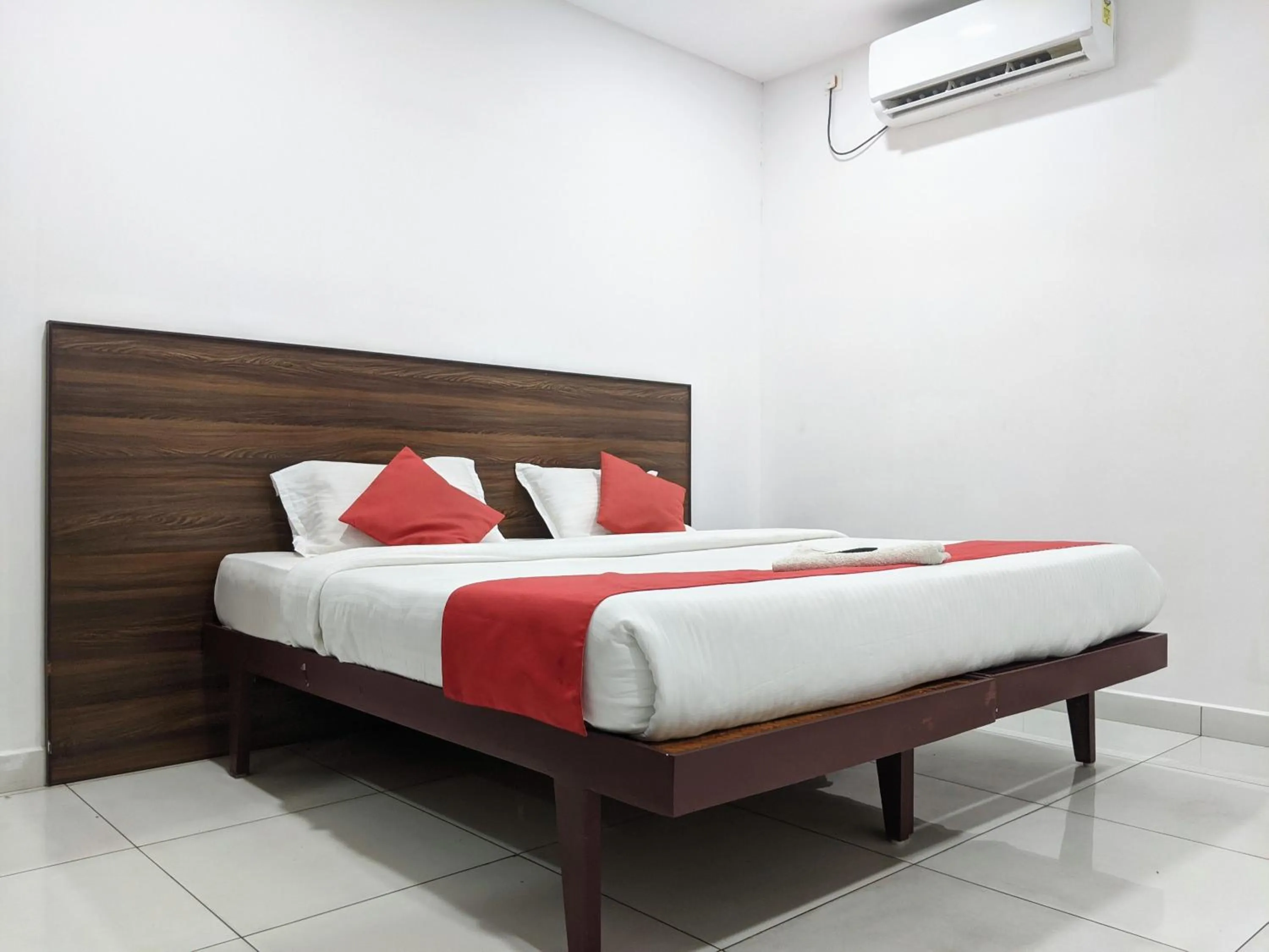 Bed in Kings Fort Rooms Thrippunithura