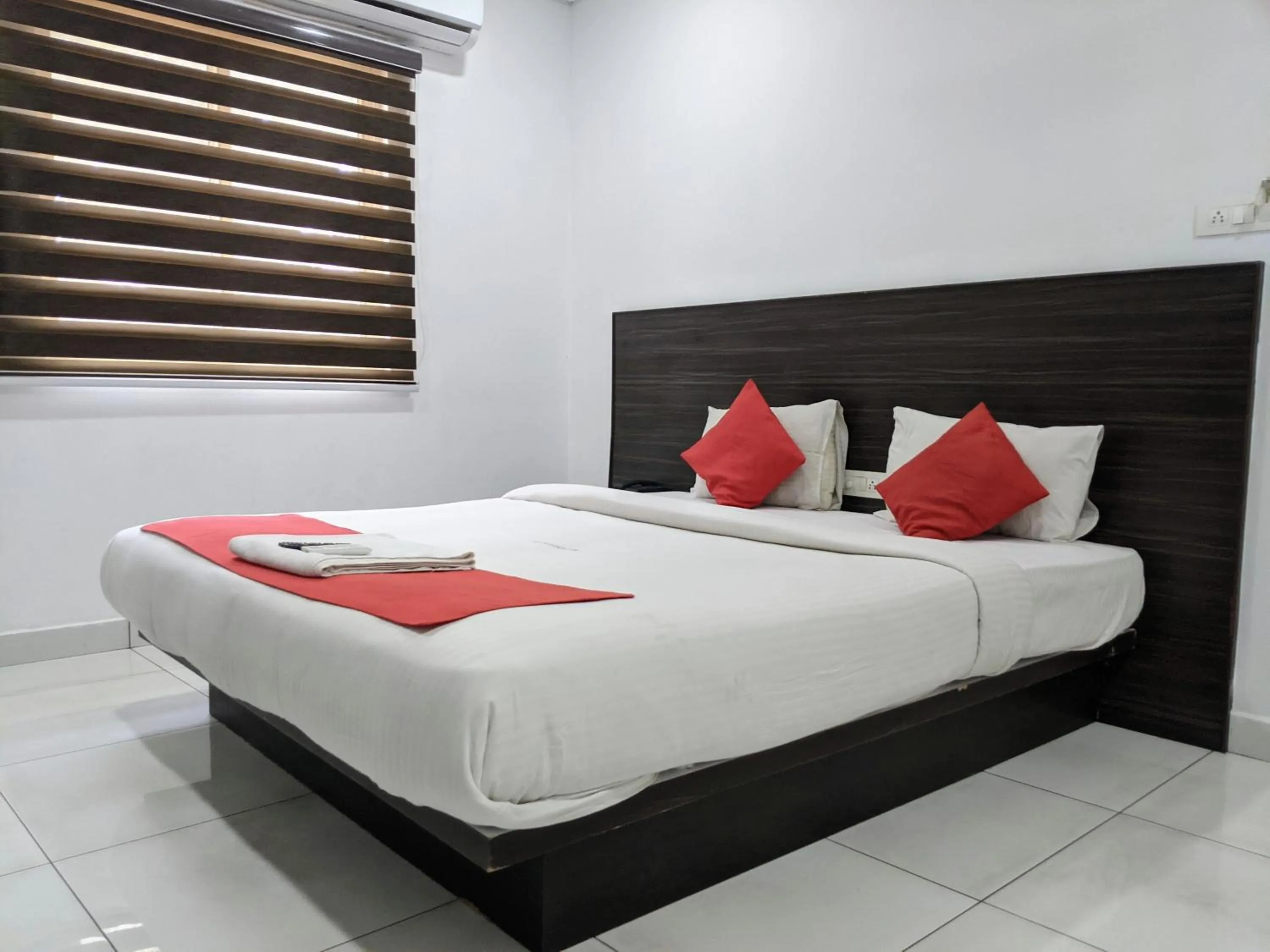 Bed in Kings Fort Rooms Thrippunithura