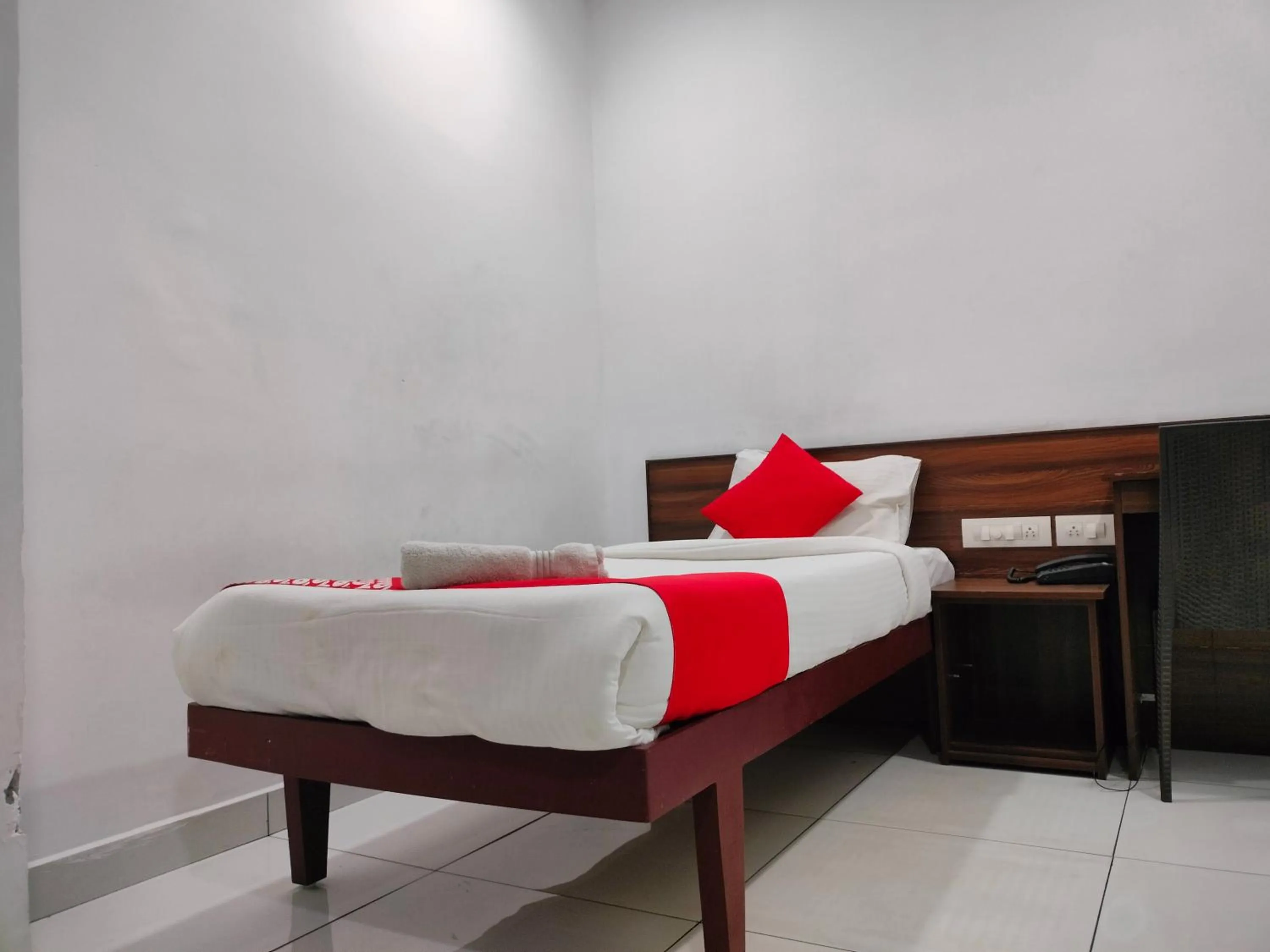 Bed in Kings Fort Rooms Thrippunithura