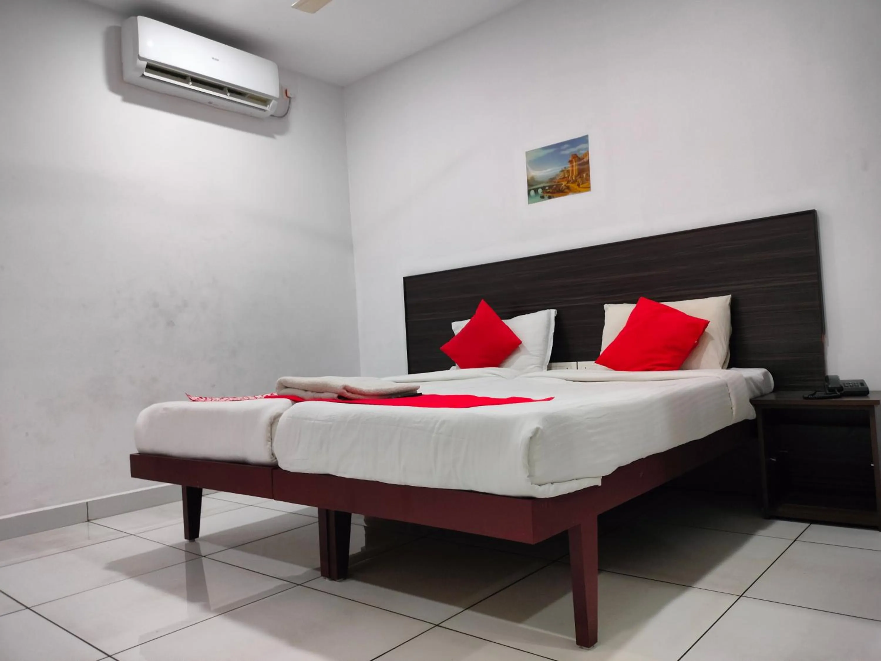 Bed in Kings Fort Rooms Thrippunithura