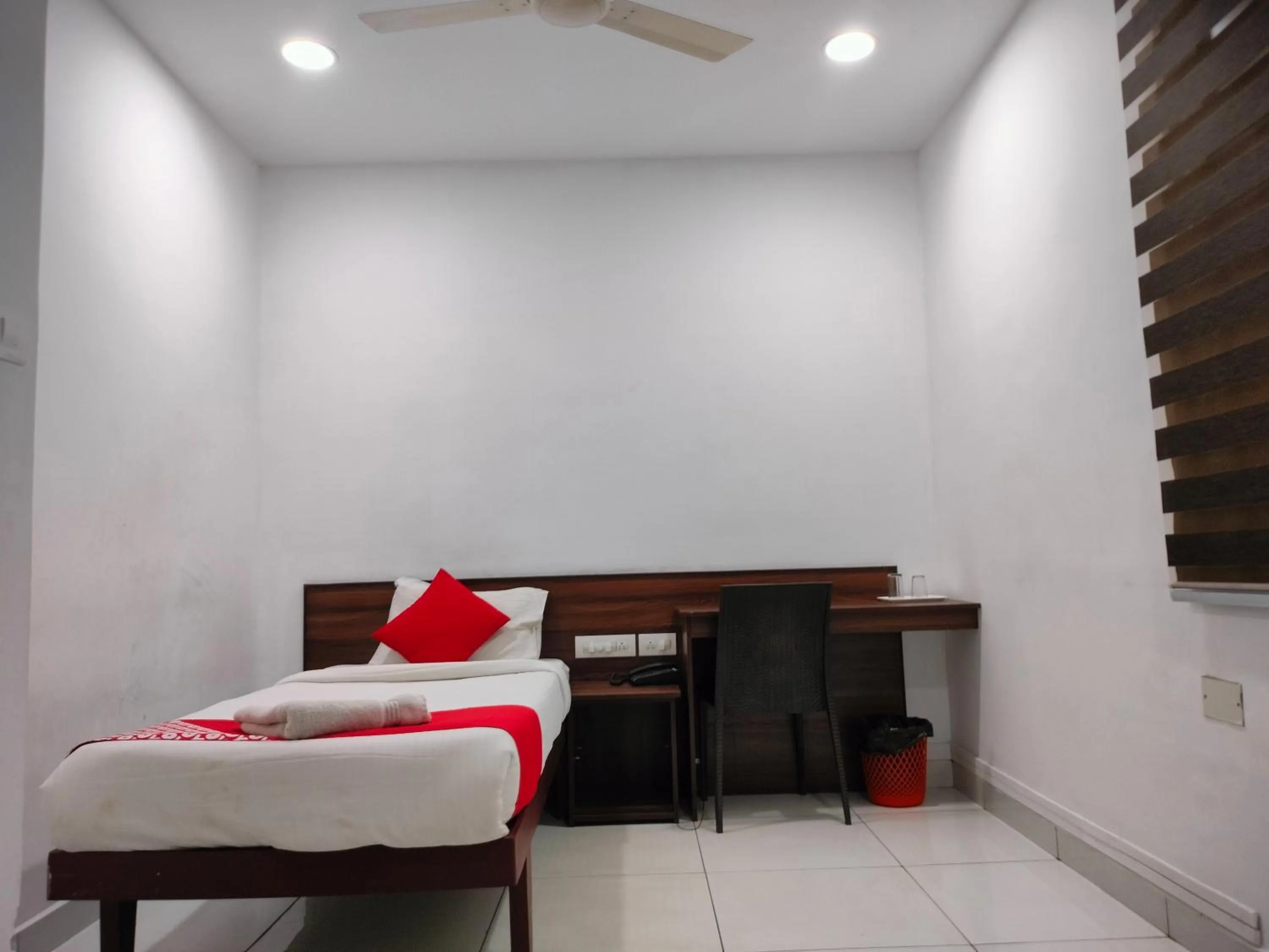 Bed in Kings Fort Rooms Thrippunithura