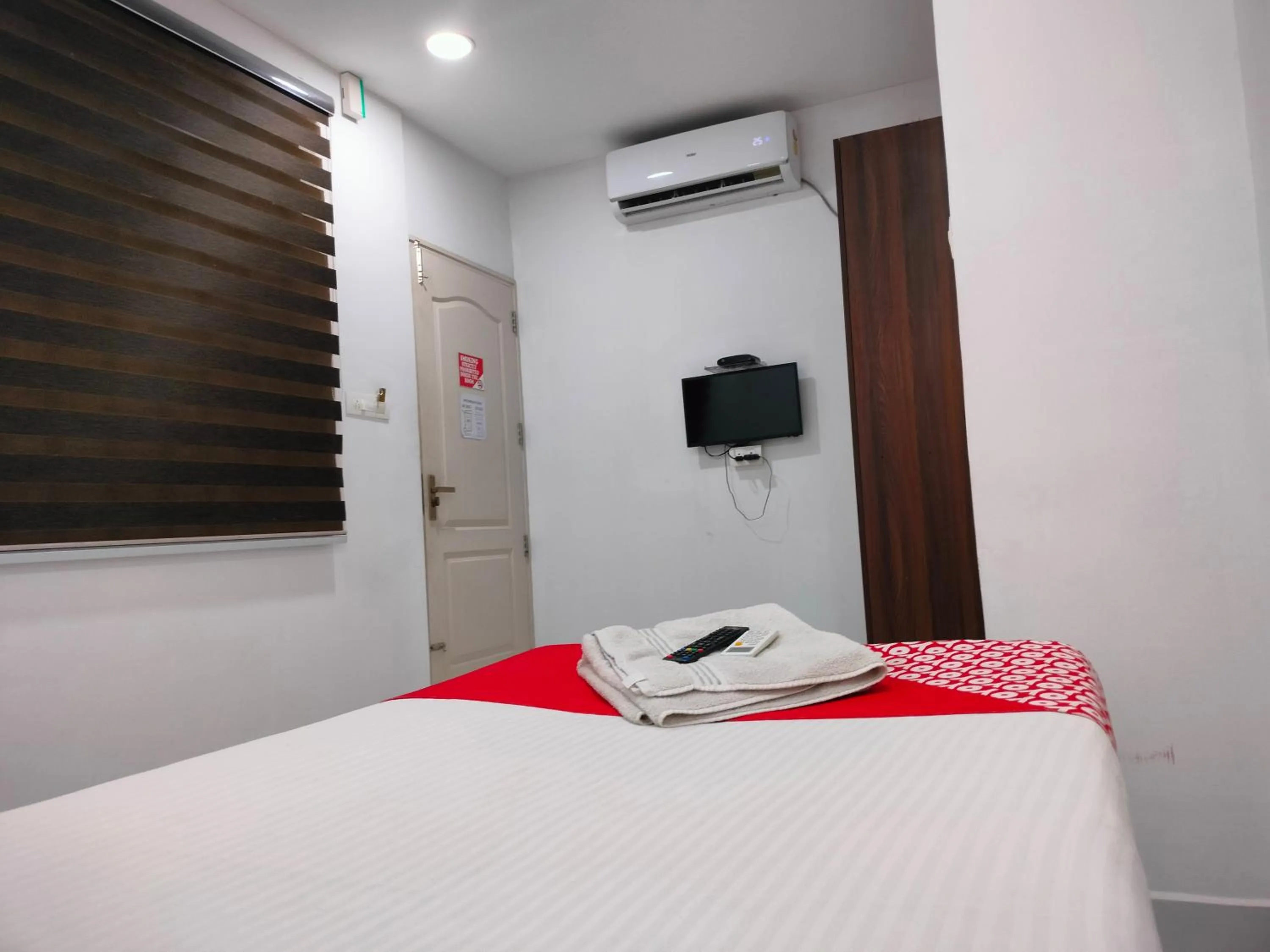 Bed in Kings Fort Rooms Thrippunithura