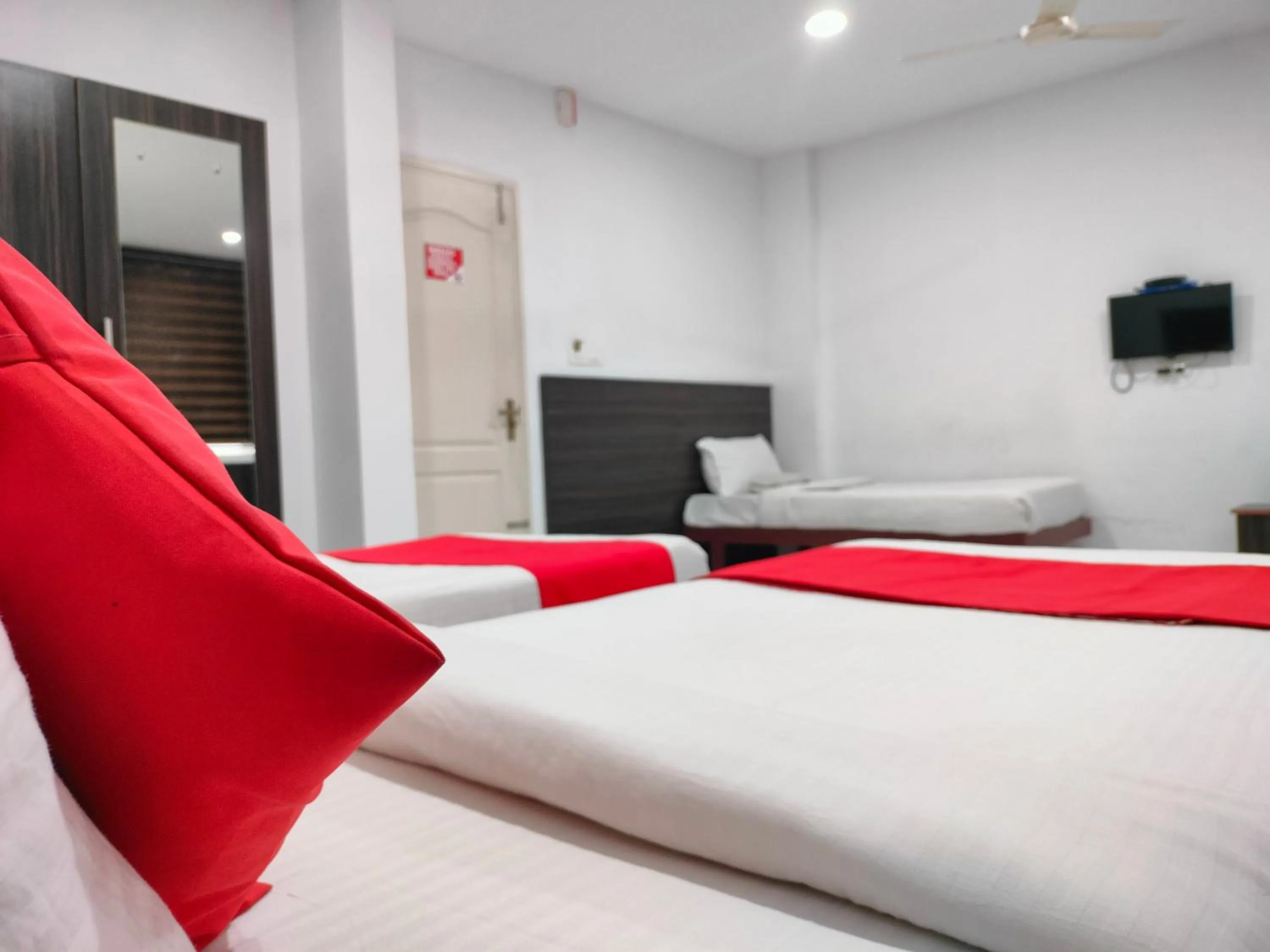 Bed in Kings Fort Rooms Thrippunithura